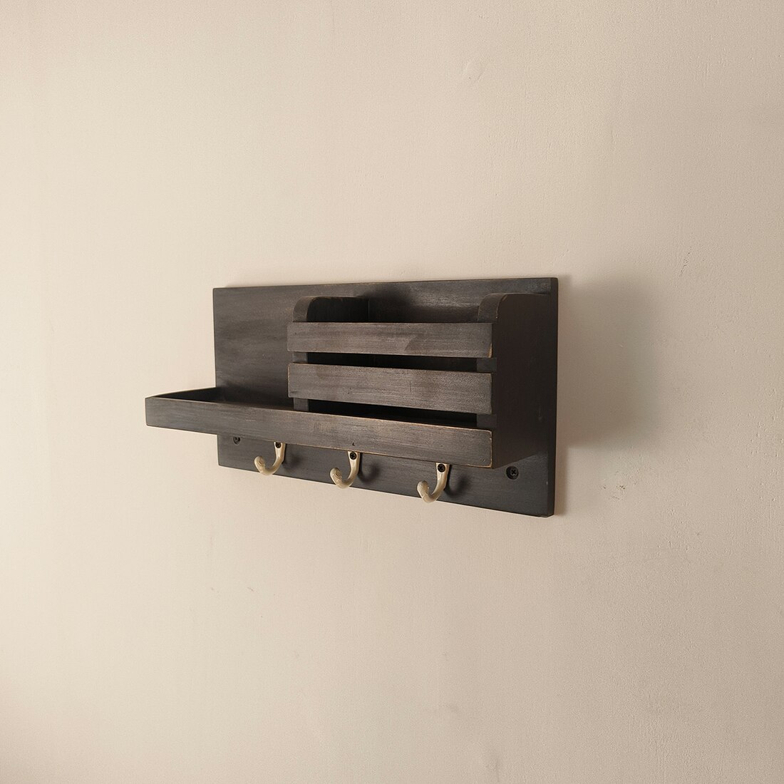 Richmond Wooden Wall Shelf Organiser With Key Holders
