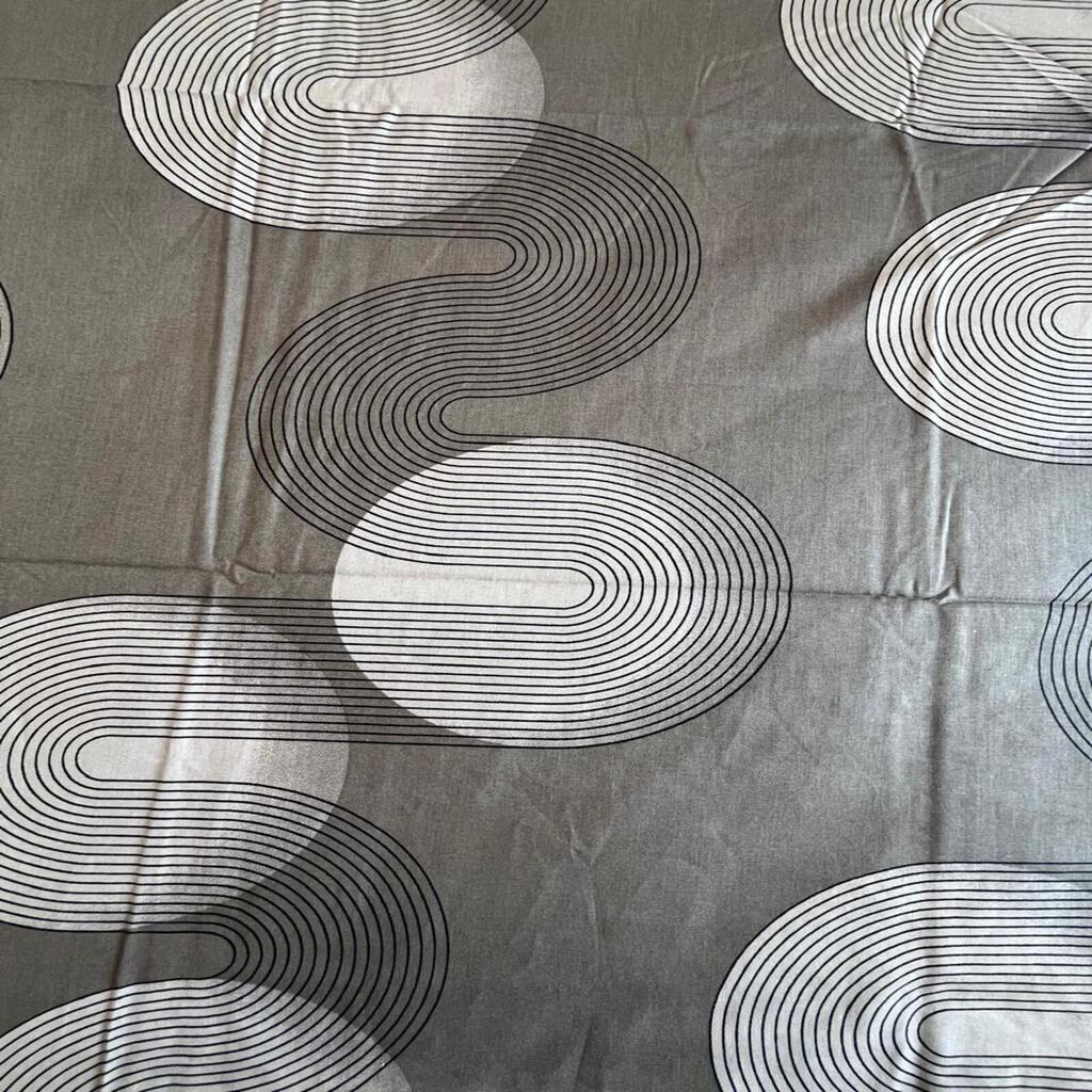 Multicolor Geometric 400 TC Cotton Flat Queen Size Bedsheet With 2 Pillow Covers From Threads