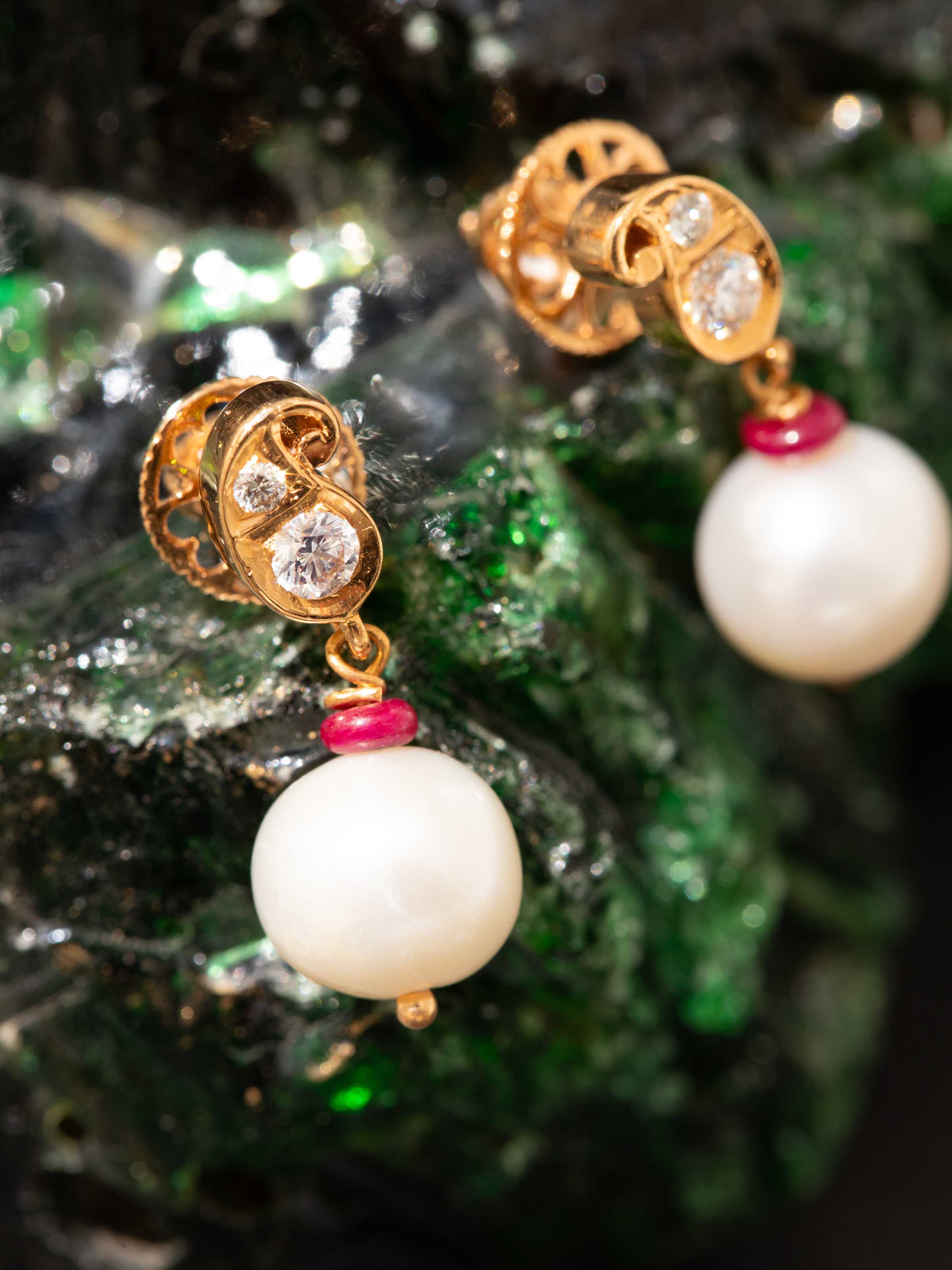 Close-setting 22 Karat Gold Drop Earrings