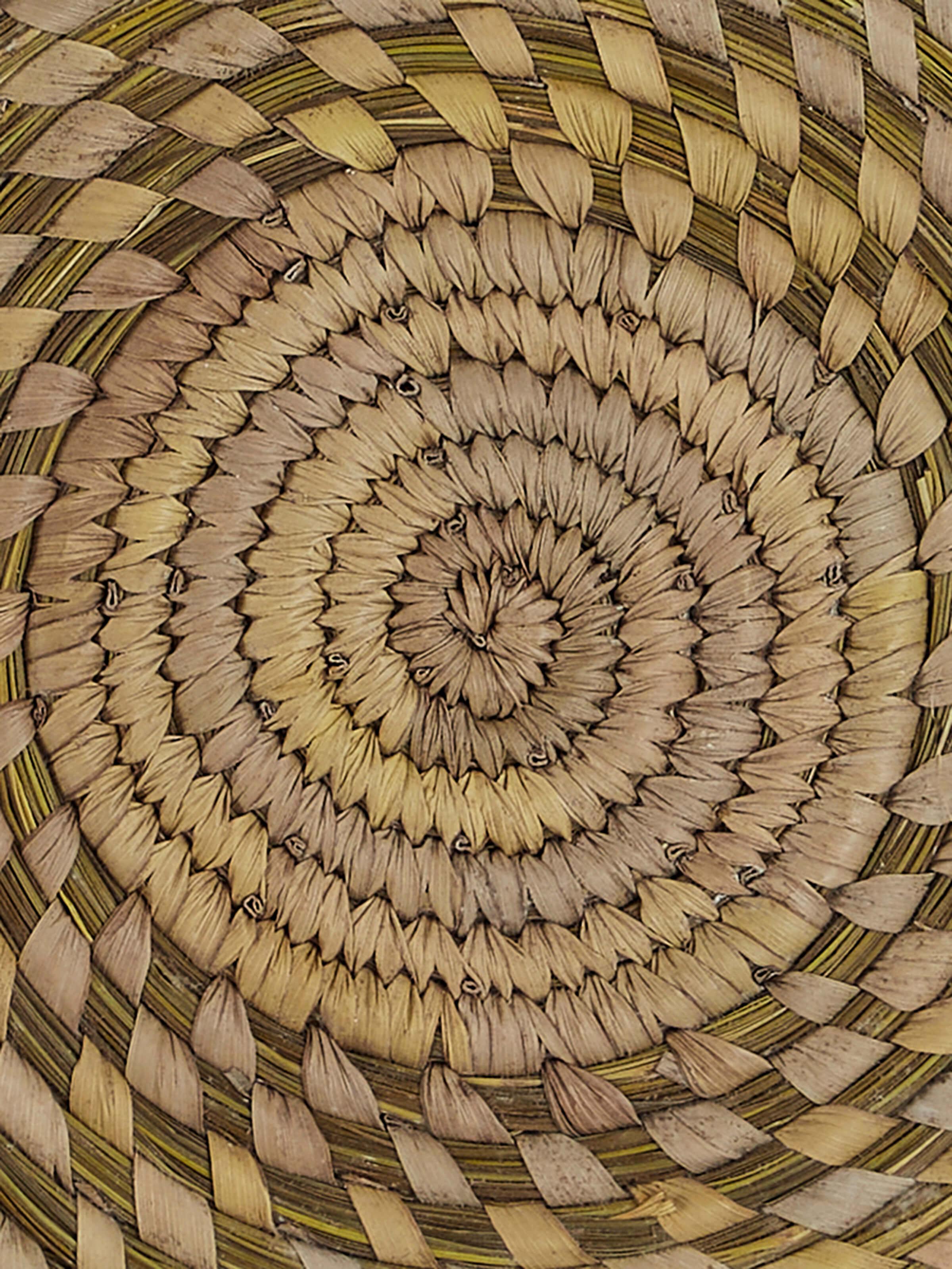 Side shot showcasing the thickness and durability of the Sabai grass trivets