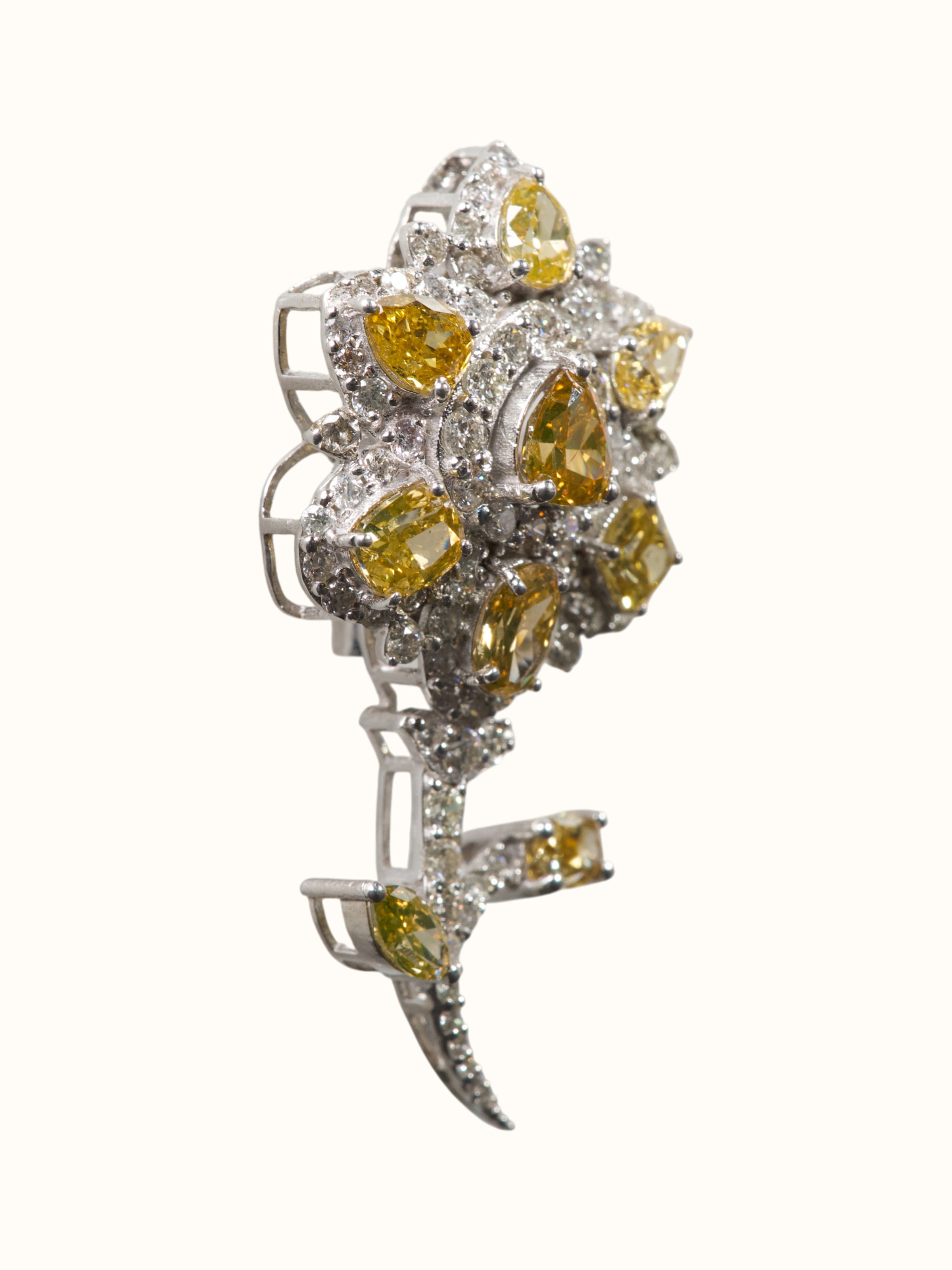 angled view of open setting gold brooch pin