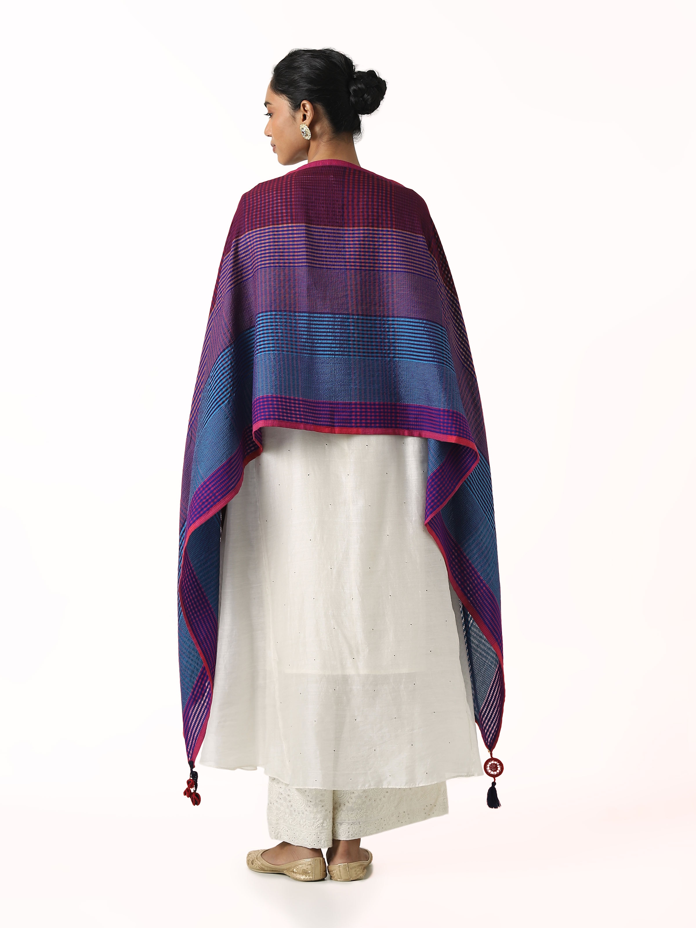 Back view of cotton silk Bengal handloom stole displaying complete weave and fall