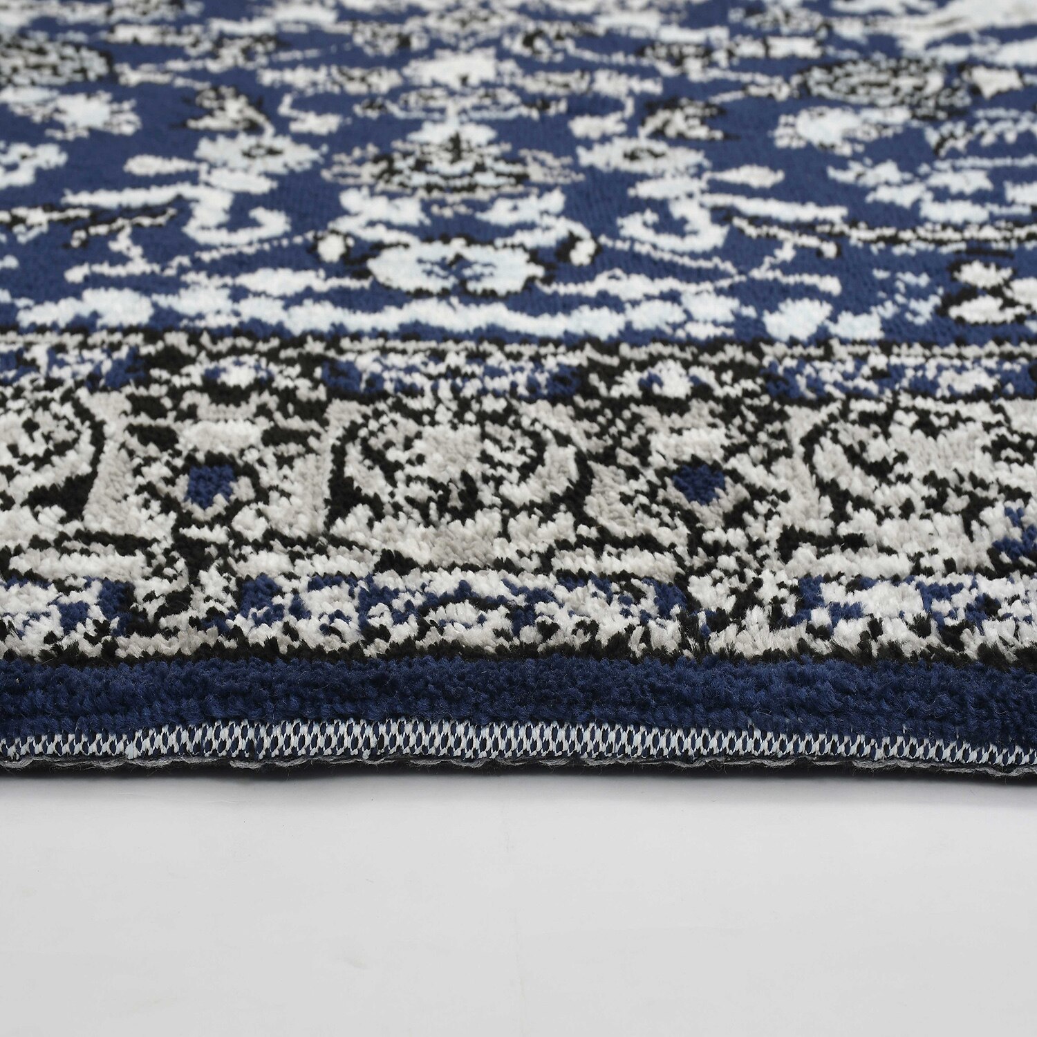 Multicolor Traditional Machine Made Polyester 6 X 9 Feet Carpet