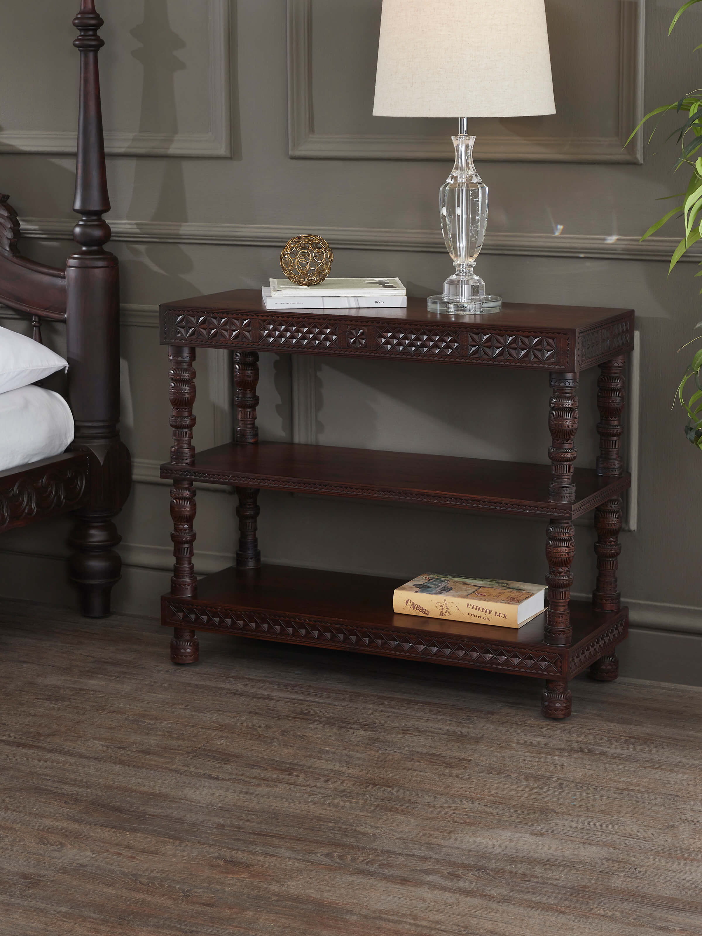 Lifestyle image of Sheesham wood bench placed in entryway – traditional Indian home style