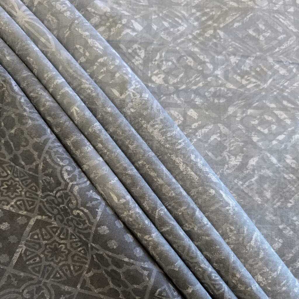 Grey & White Abstract 400 TC Cotton Flat Super King Size Bedsheet With 2 Pilllow Covers