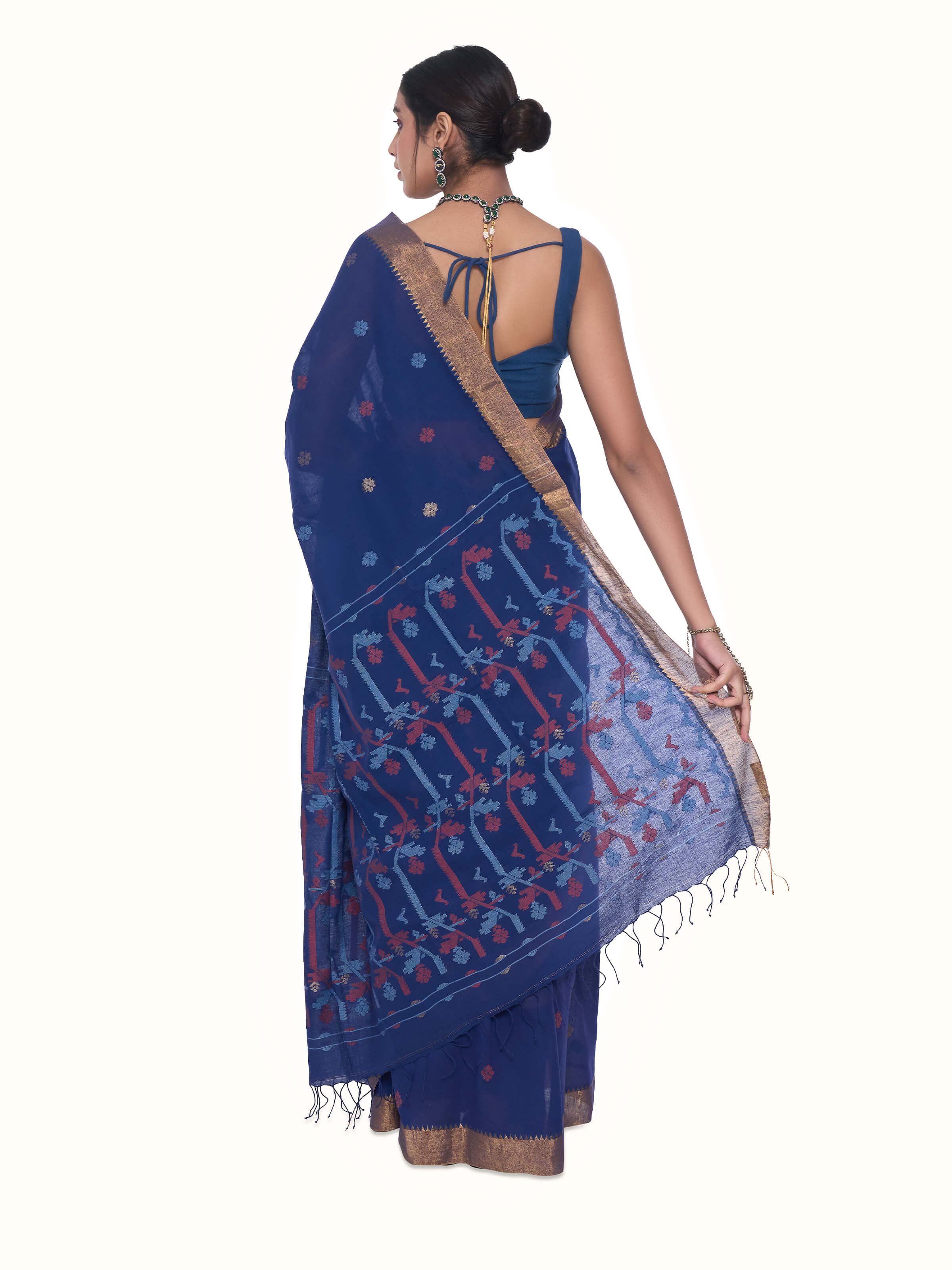 Back view of blue muslin Jamdani saree displaying pallu design