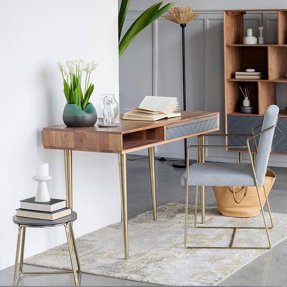 Toshi Study Table