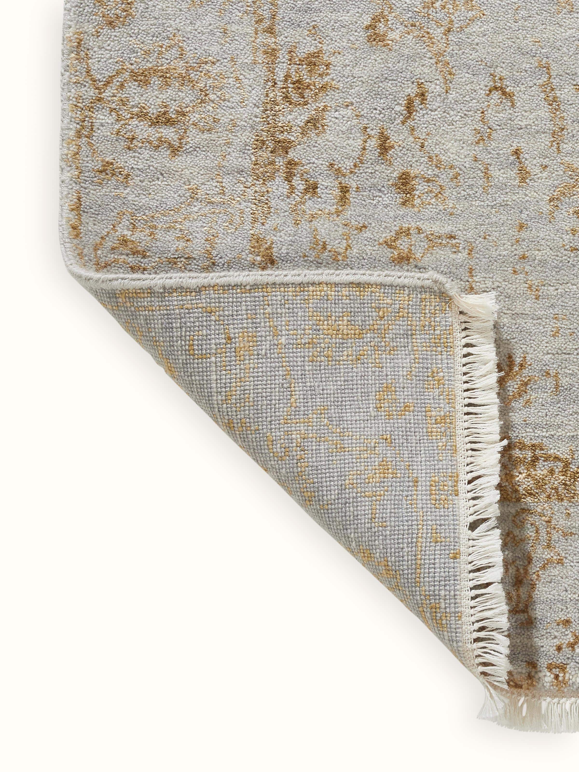 Traditional Ziegler Silver Agra Wool & Viscose Hand-Knotted Runner