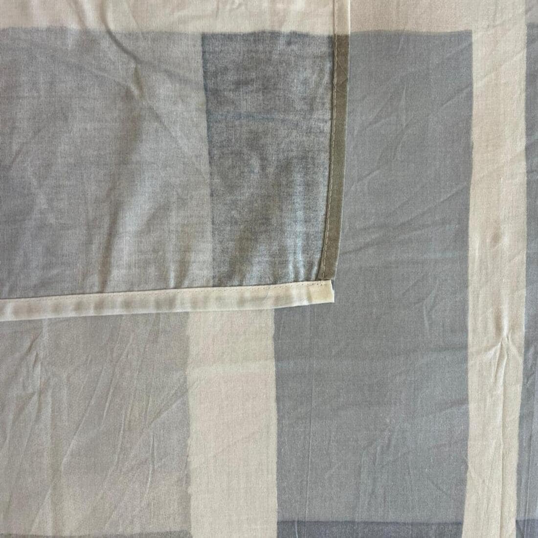 Threads Silky Touch Premium Super King Size Flat Bedsheet 275 x 275 cms