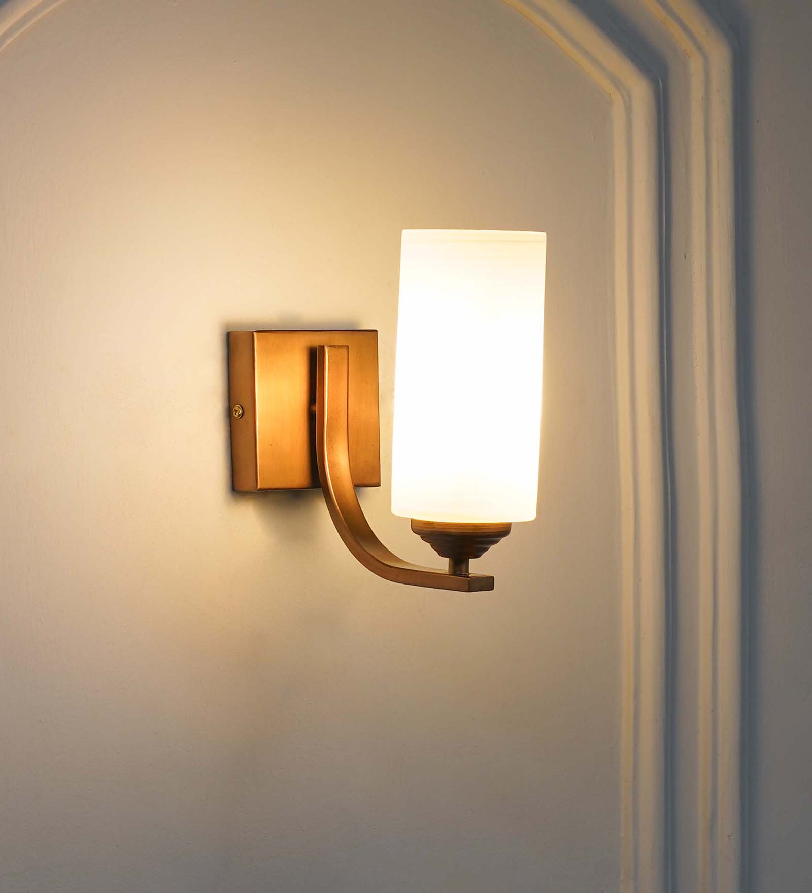 Andretti Single Light Bathroom Wall Fitting In Antique Brass Finish With Frosted White Glass