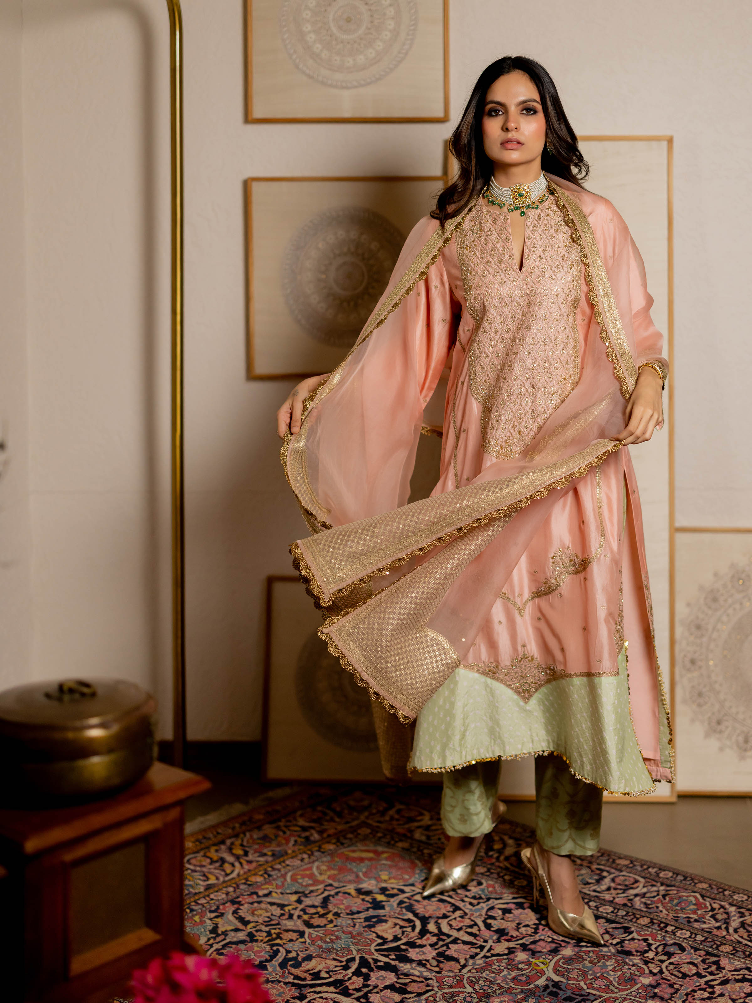 Side view of the Off-white Silk Brocade Handloom Banarasi Saree