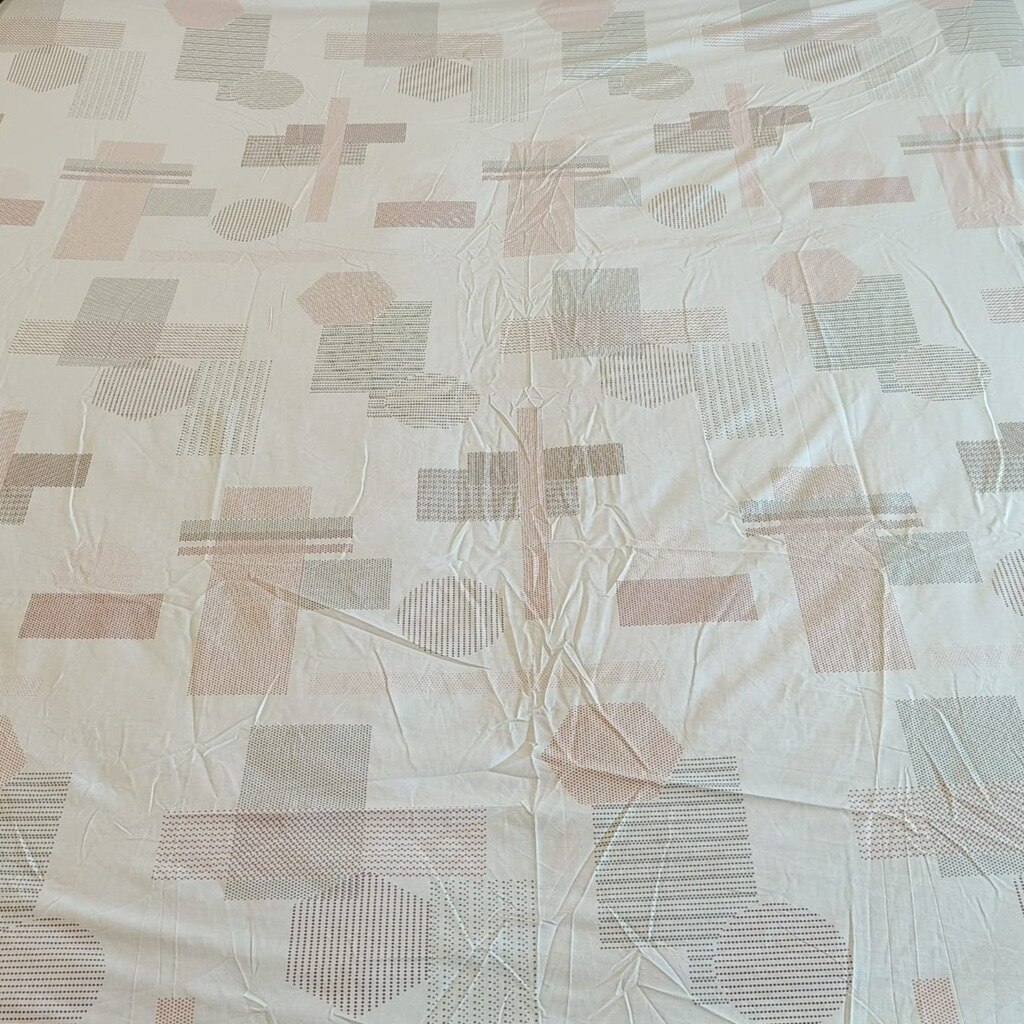 White Geometric 400 TC Cotton Fitted Super King Bed Size Bedsheet With 2 Pilllow Covers  Threads