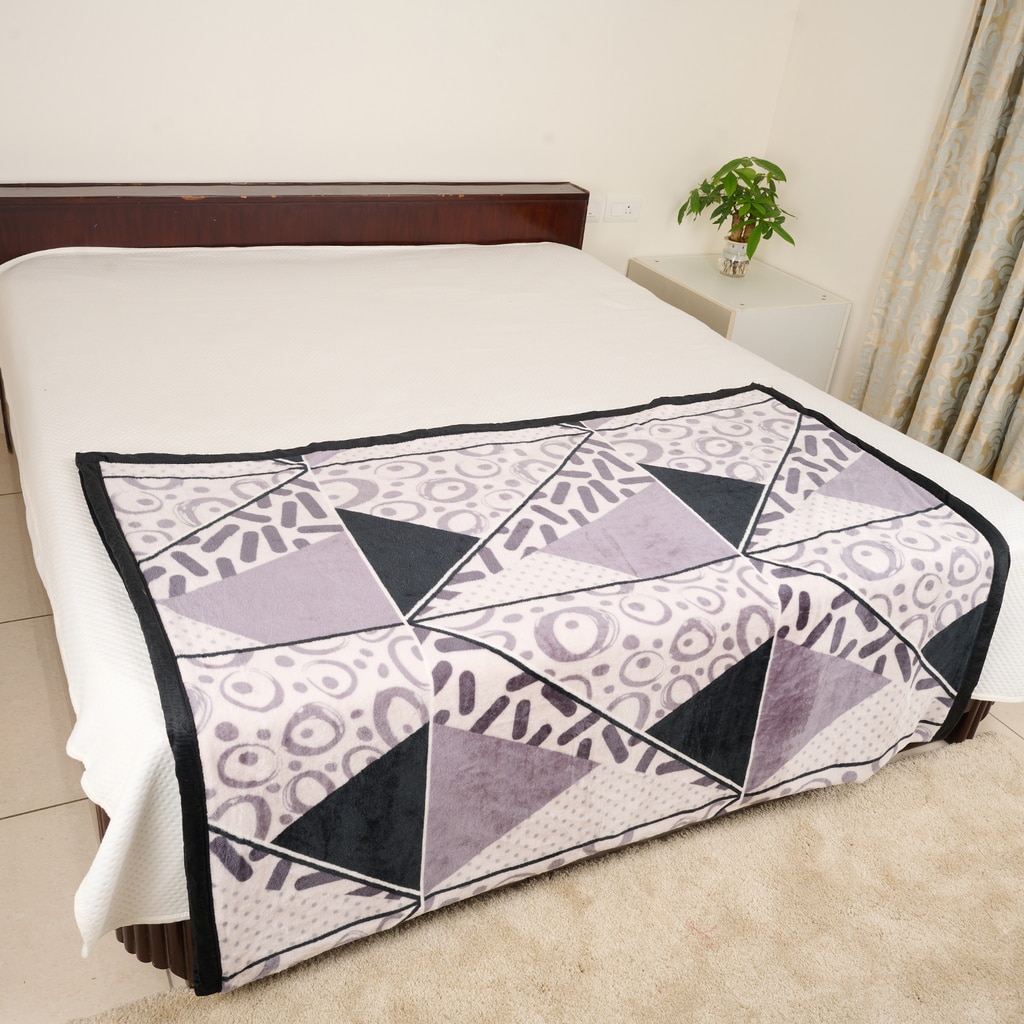Super Soft Woolen Blanket  Single Bed  Geometric  330 Cms  240 X 160