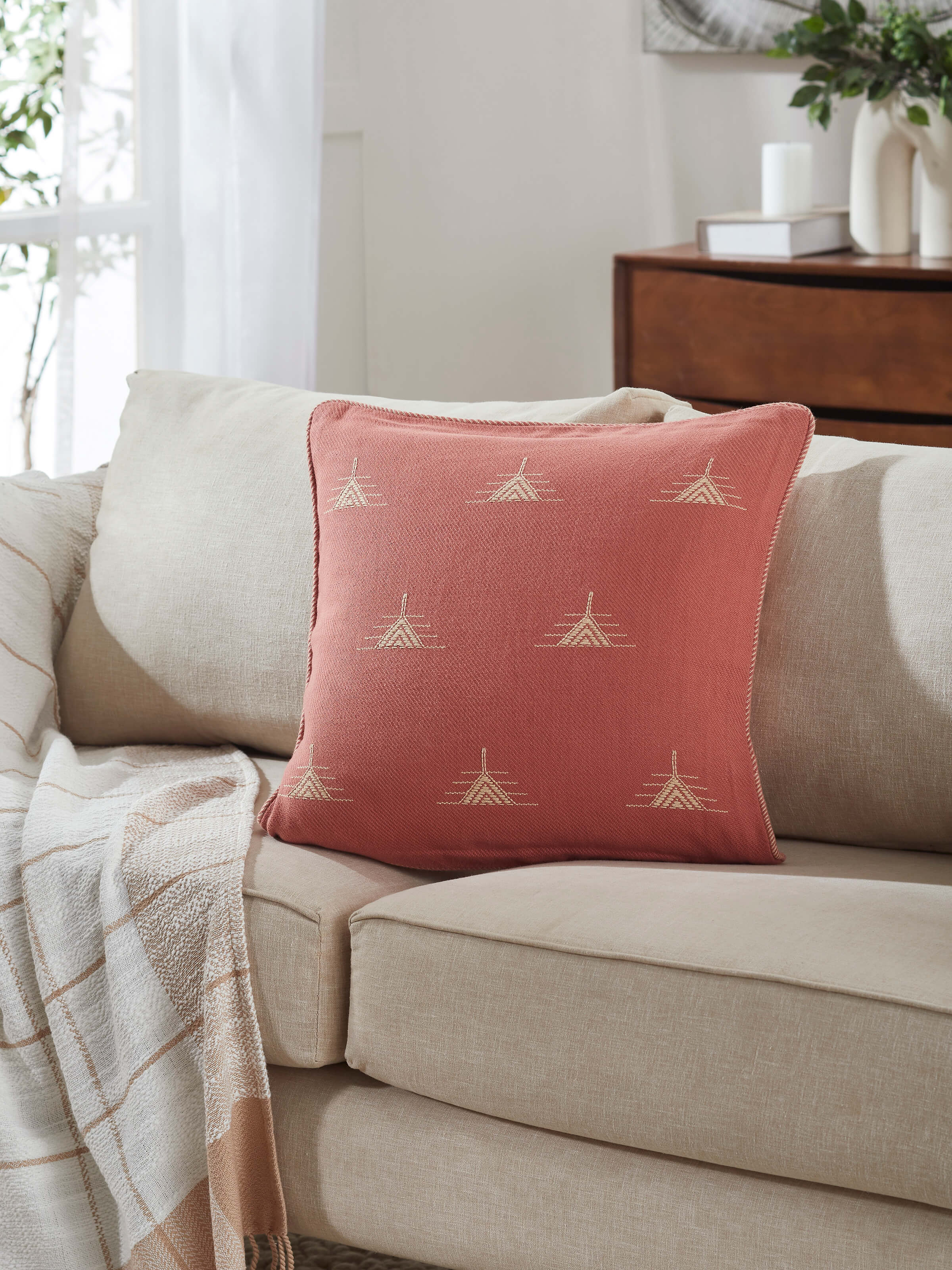 Godna Peach Buti Cotton Handwoven Pattu Cushion Cover