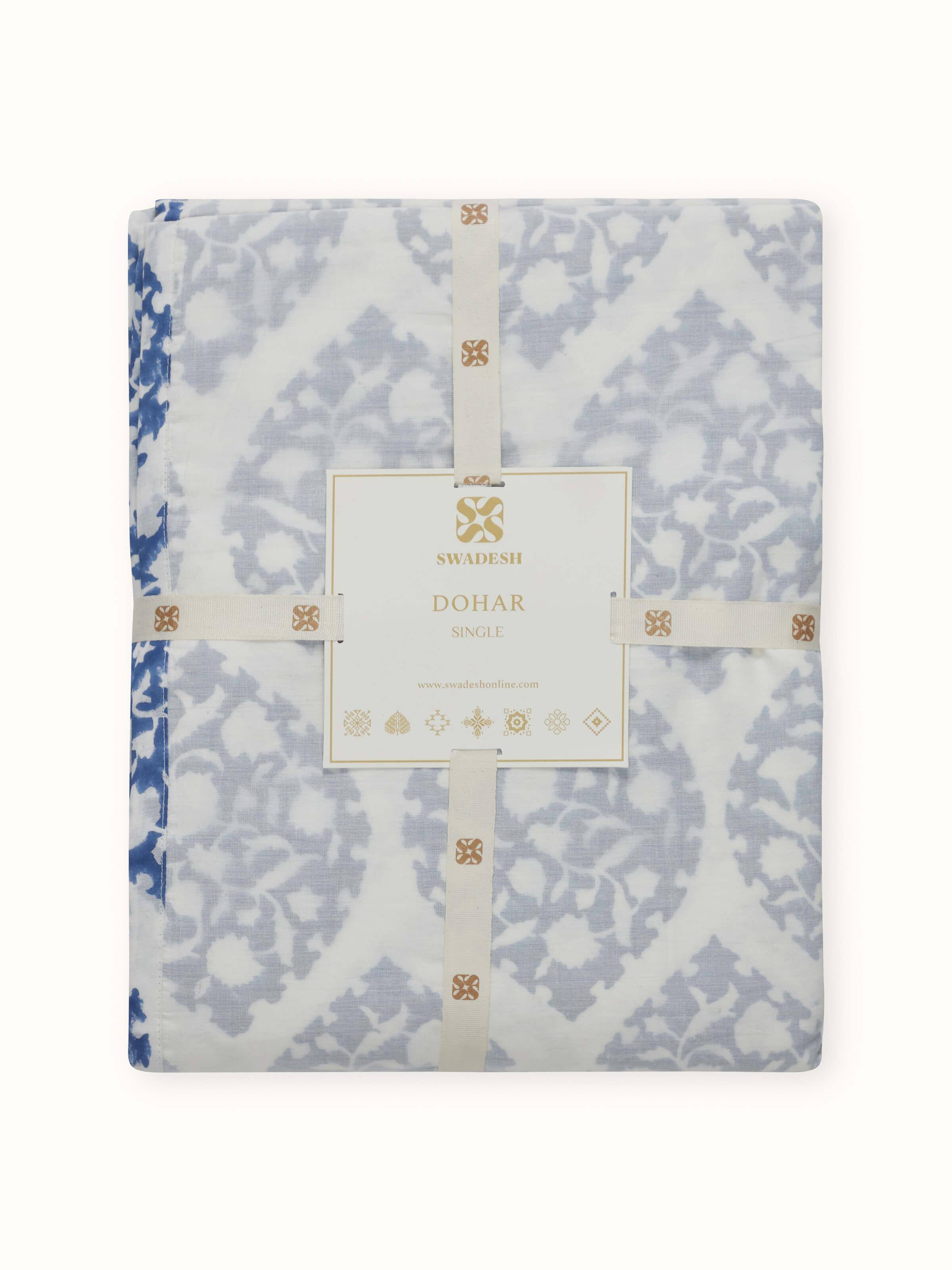 Back view of dohar showing plain cotton layer and fine stitched border.