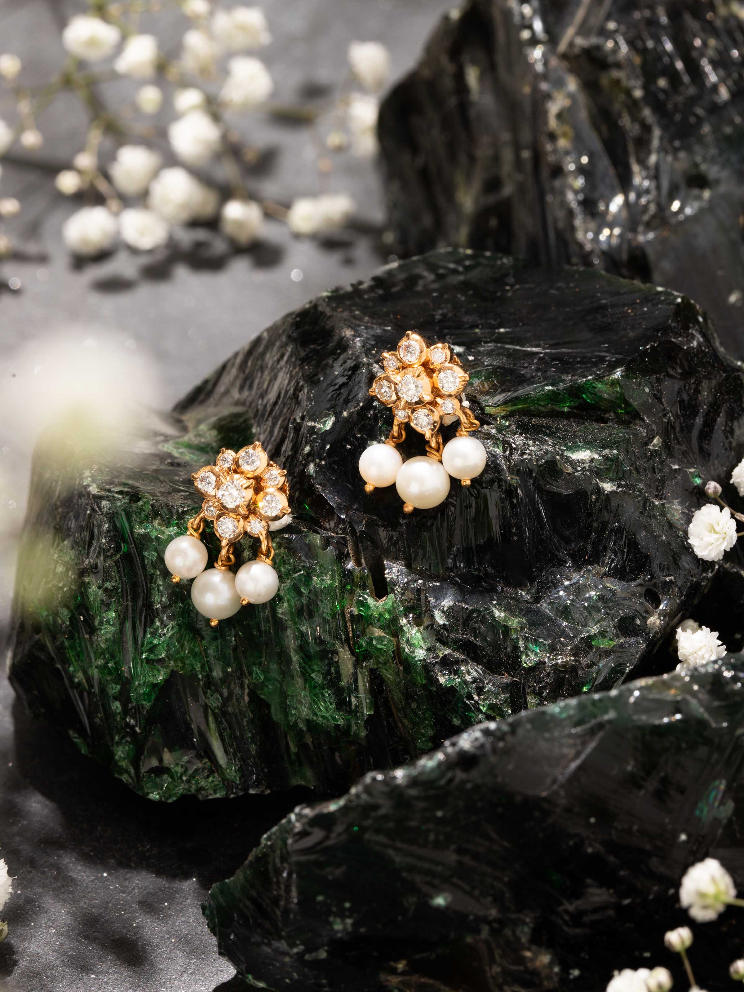 Close-setting 22 Karat Gold Drop Earrings