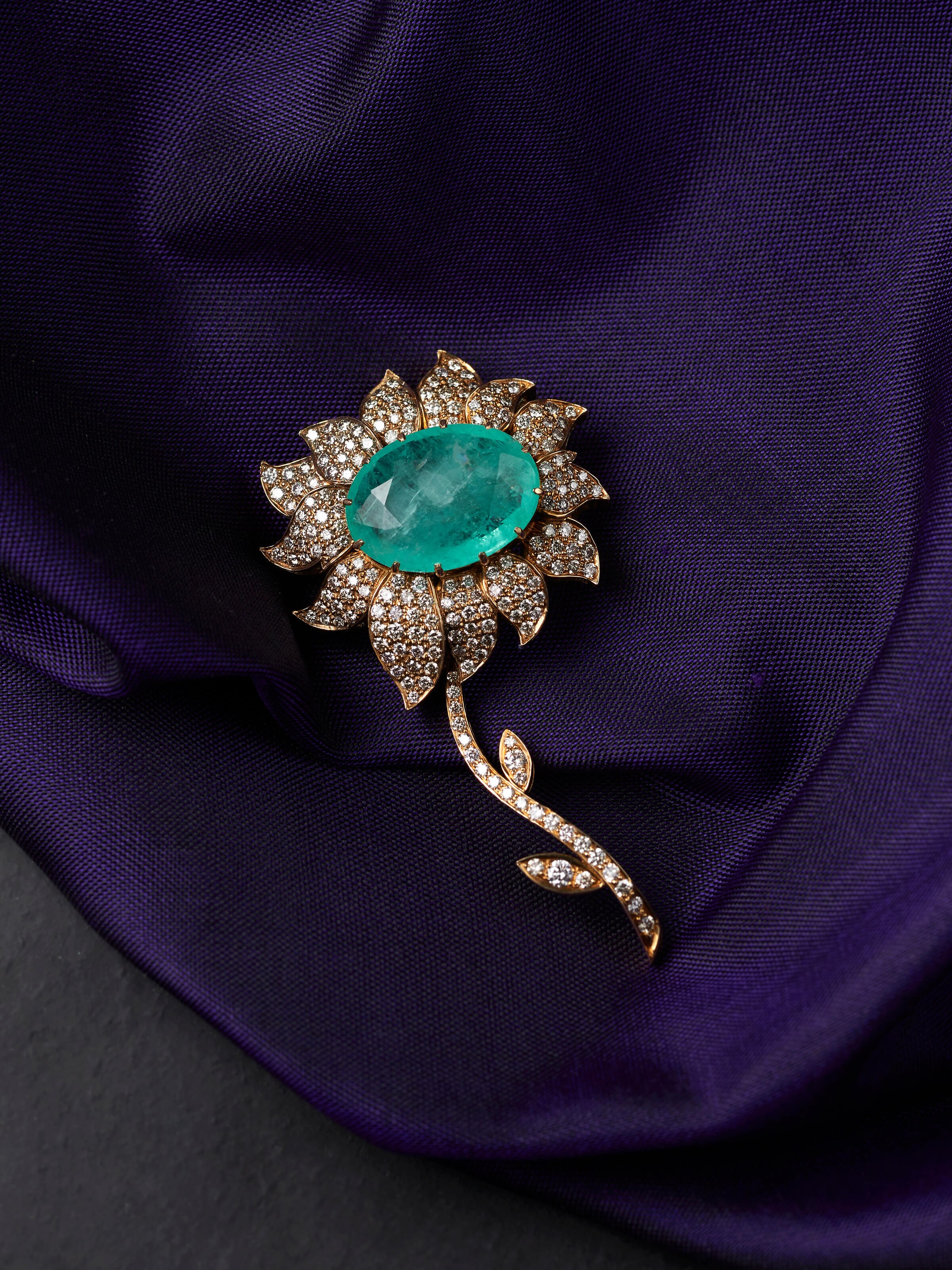 Open Setting 18 Karat Gold Brooch Pin