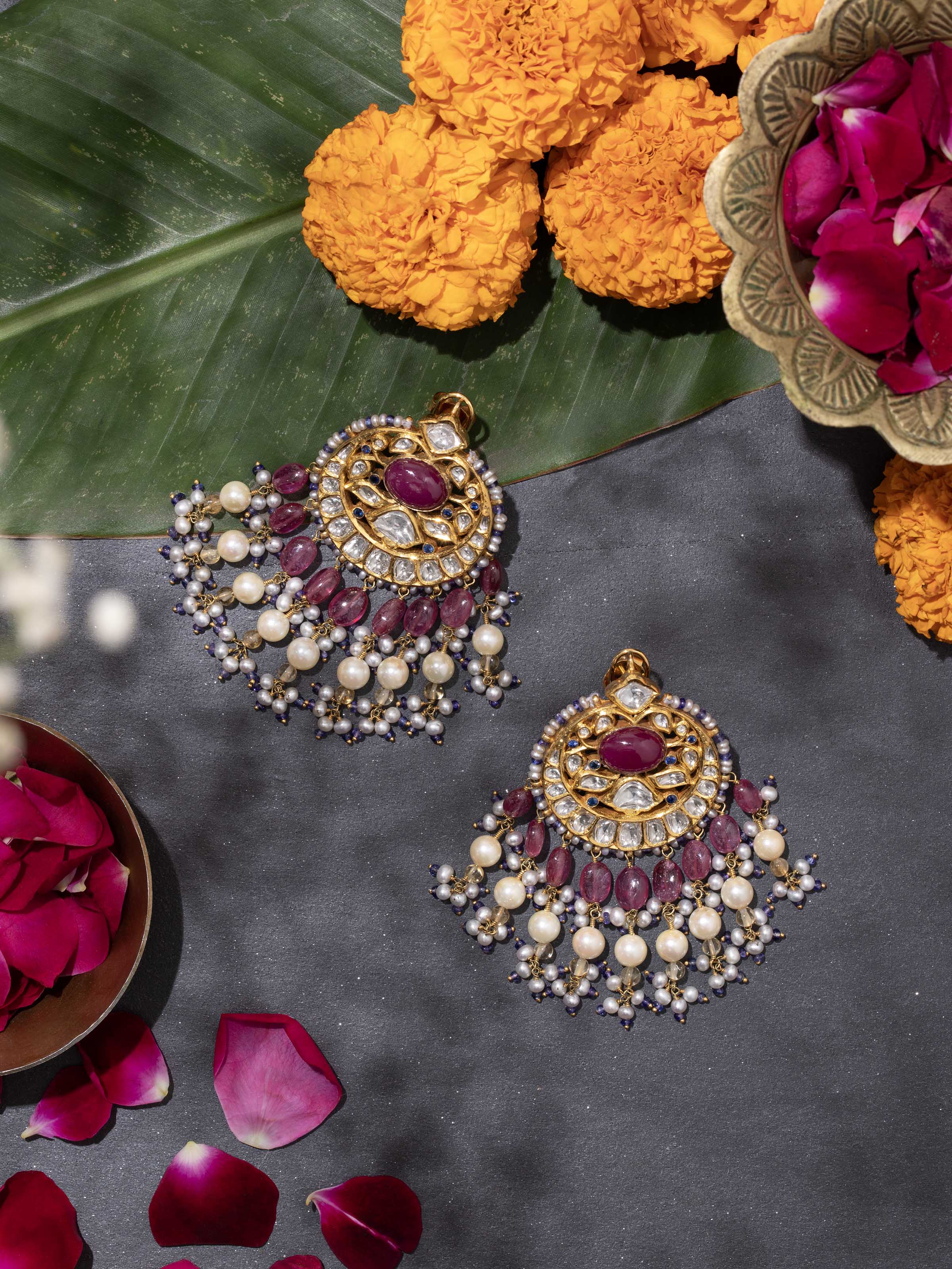 Jadau 18 Karat Gold Chandbalis