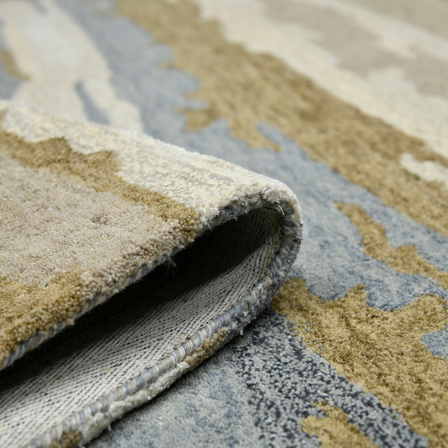 Willa Water Blue Abstract Hand-Tufted Viscose 6X4 Feet Carpet