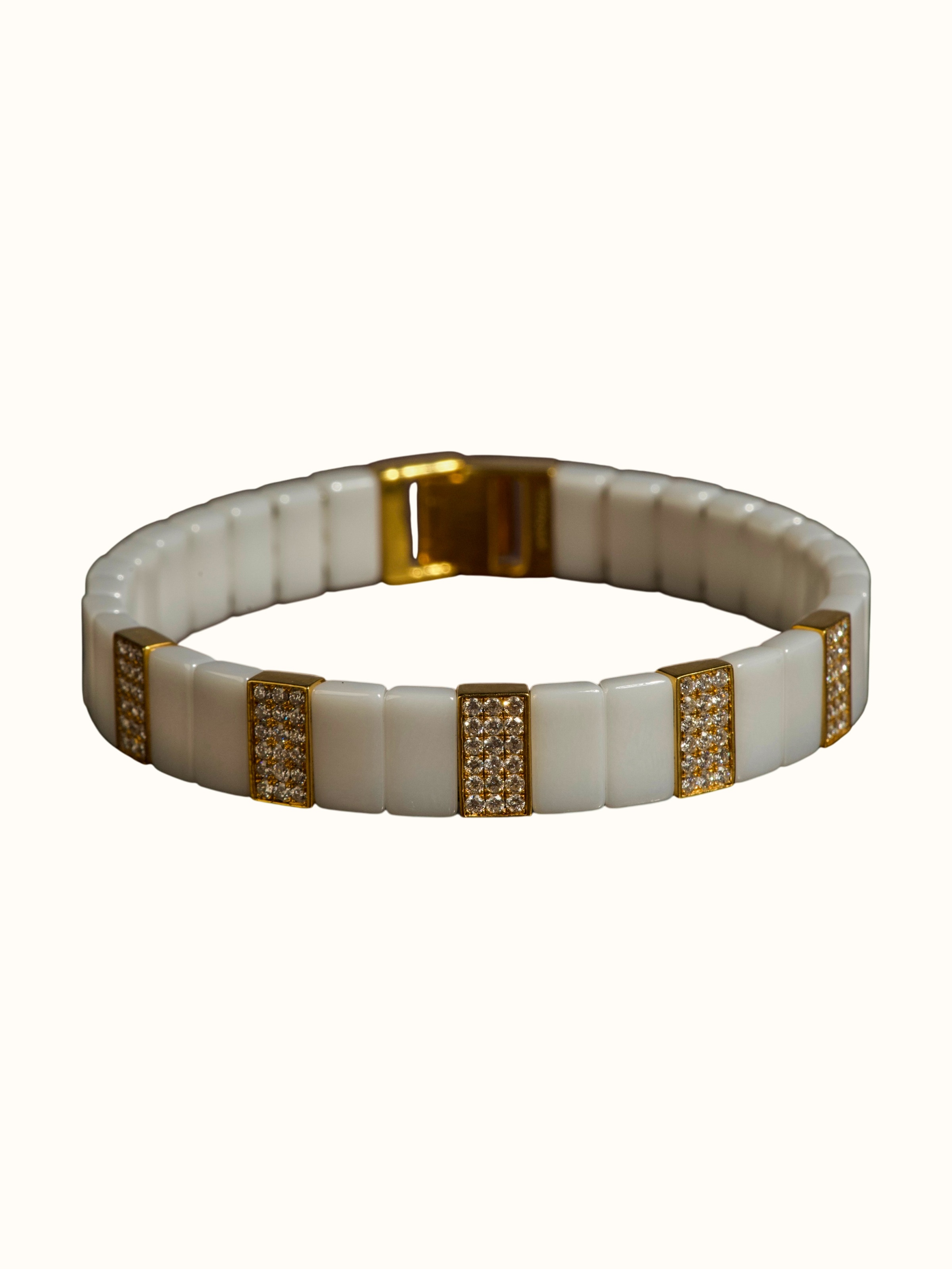 Detailed side view of the Open Setting Diamond 14 Karat White Gold Bracelet