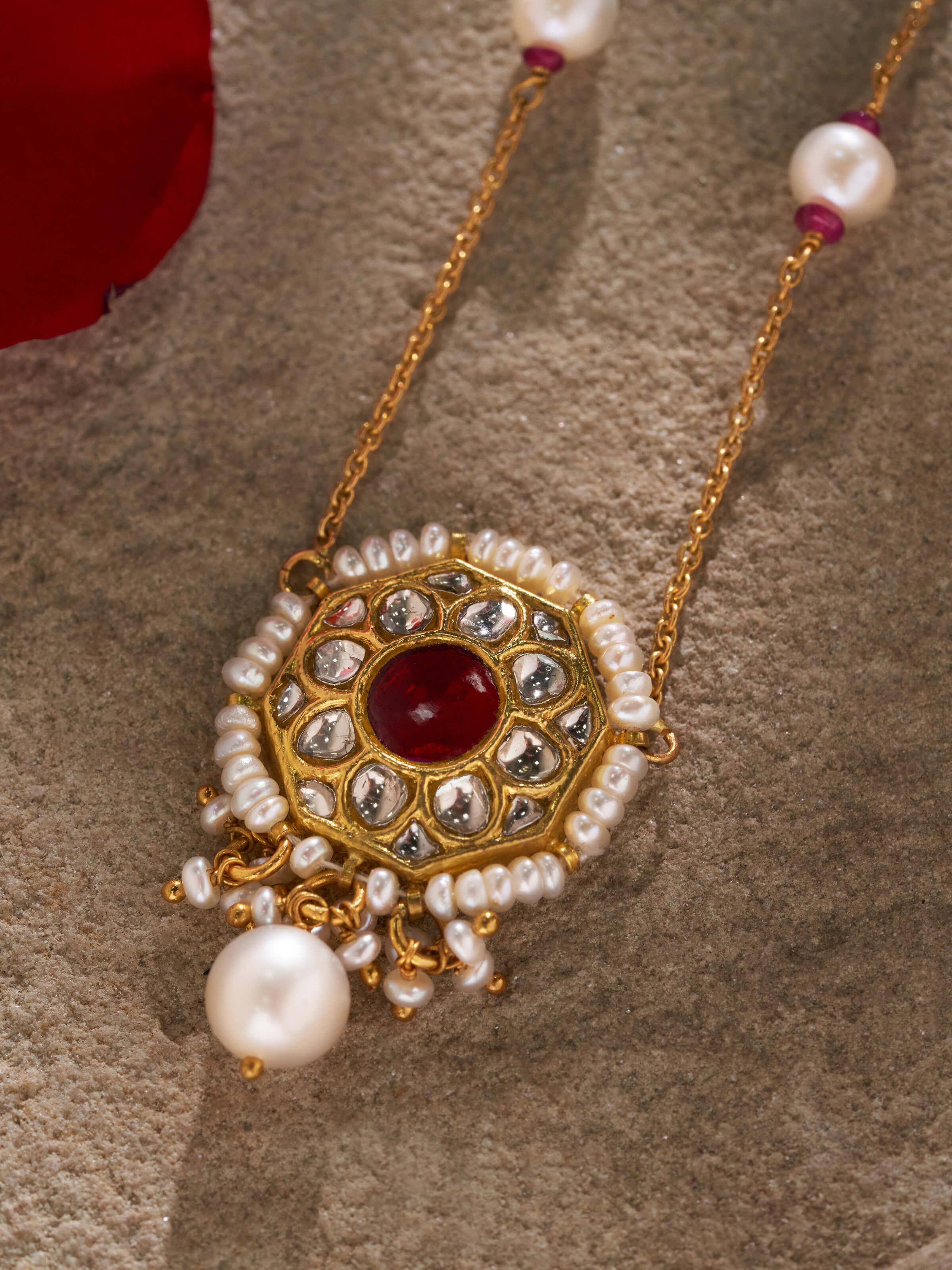 Thappa 22 Karat Gold Pendant & Chain