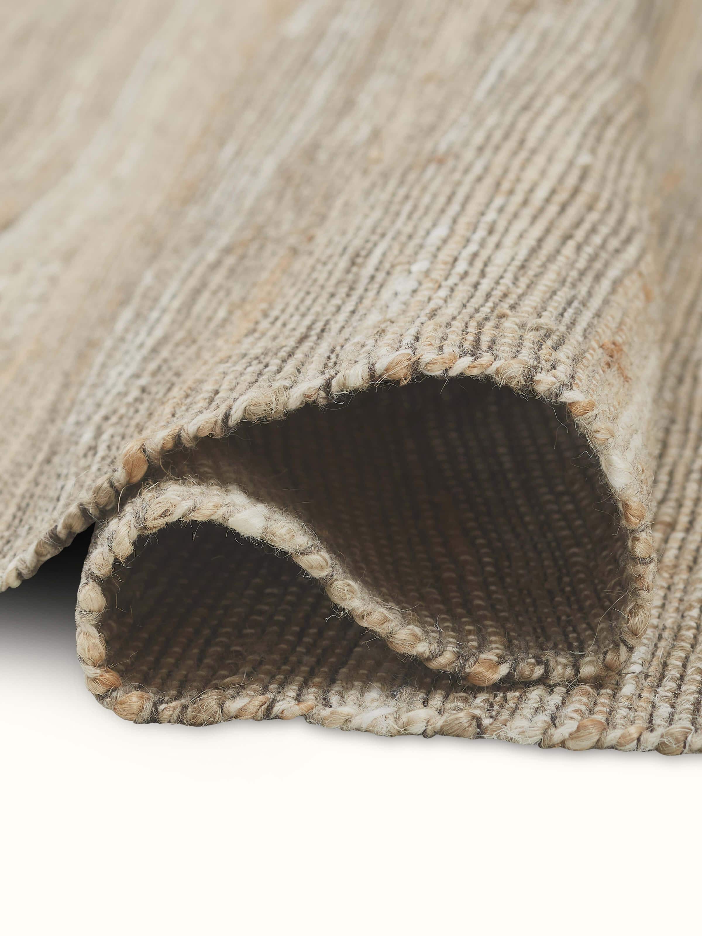 Artistic view showing the intricate design of Grass pattern Agra wool & viscose hand-knotted rug