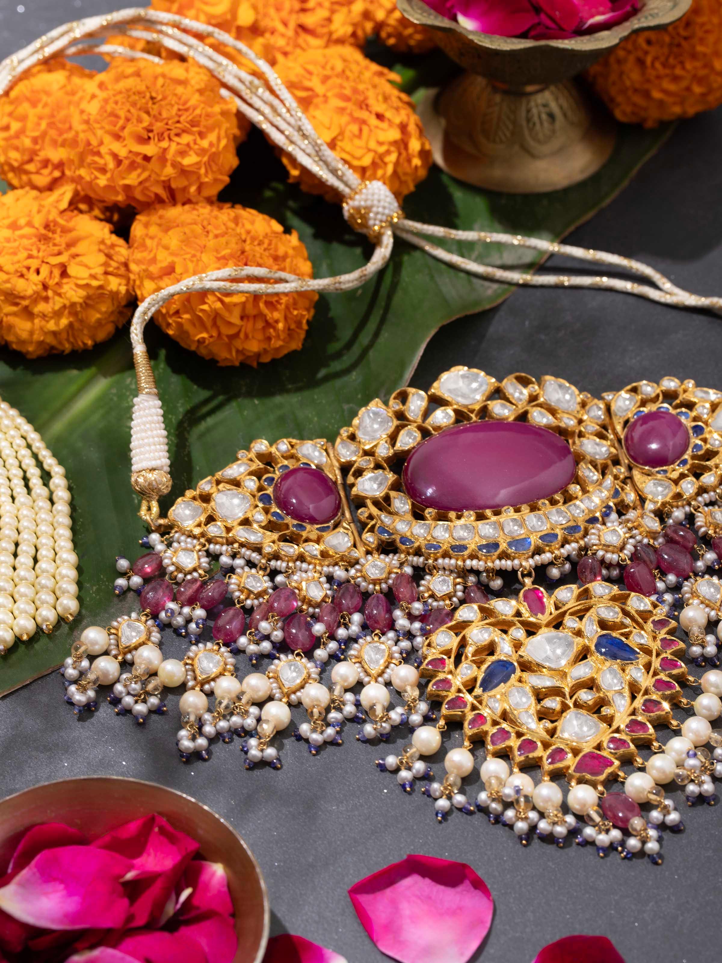 Jadau 18 Karat Gold Choker