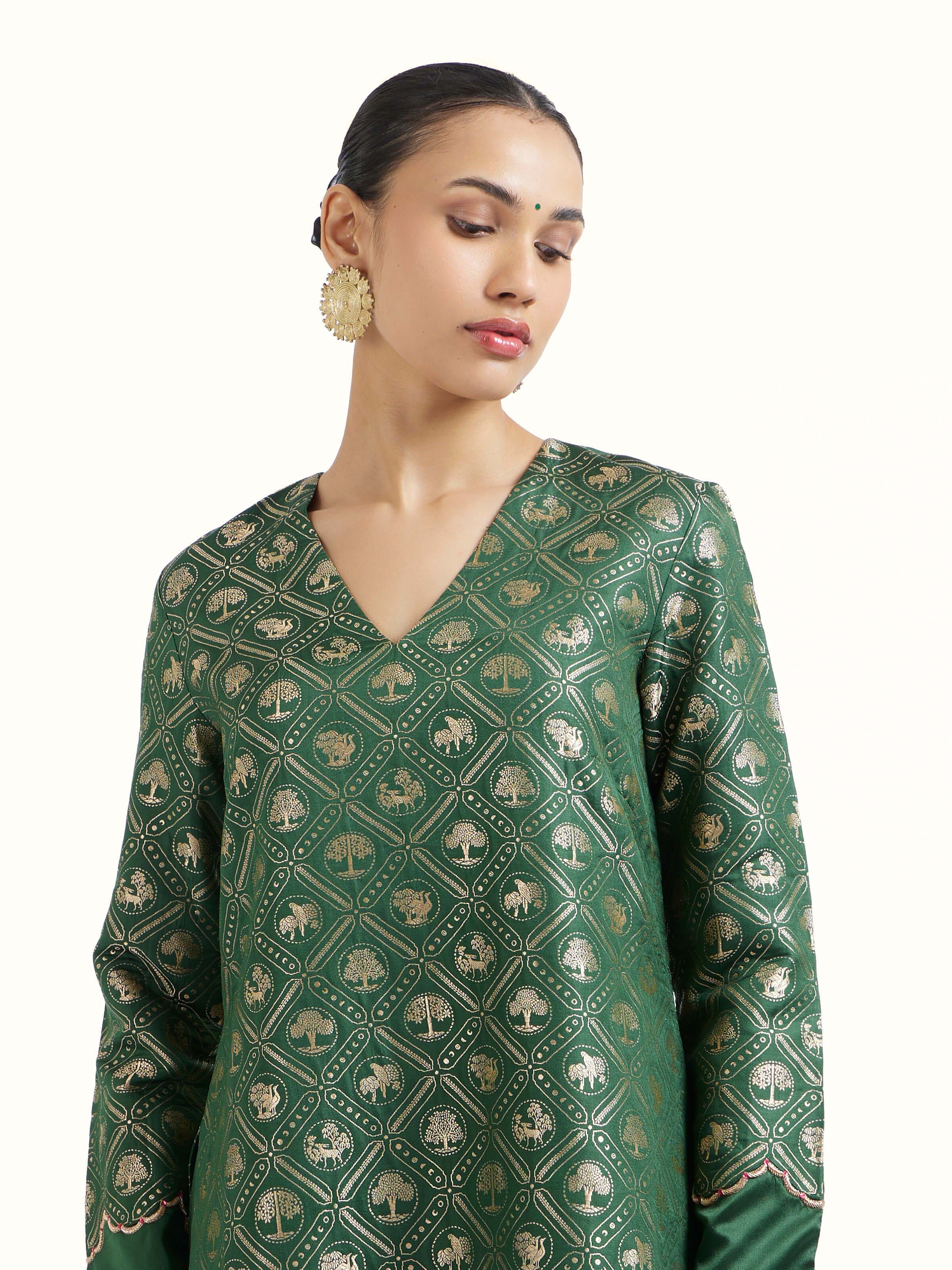 Angled view of emerald green Banarasi kurta set highlighting Banarasi weave