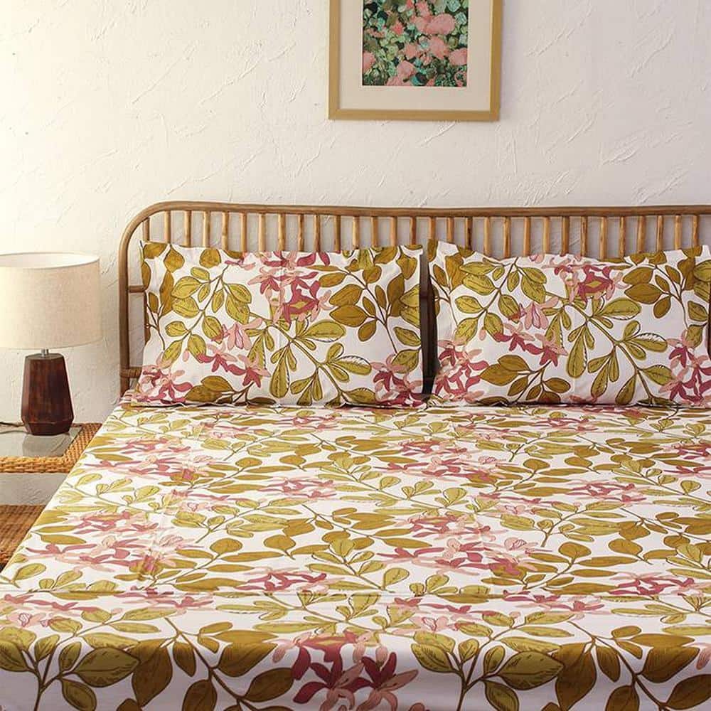 Melody Multicolor Abstract 180 TC Fabric King Size Bedsheet With count of 2 Pillow Covers