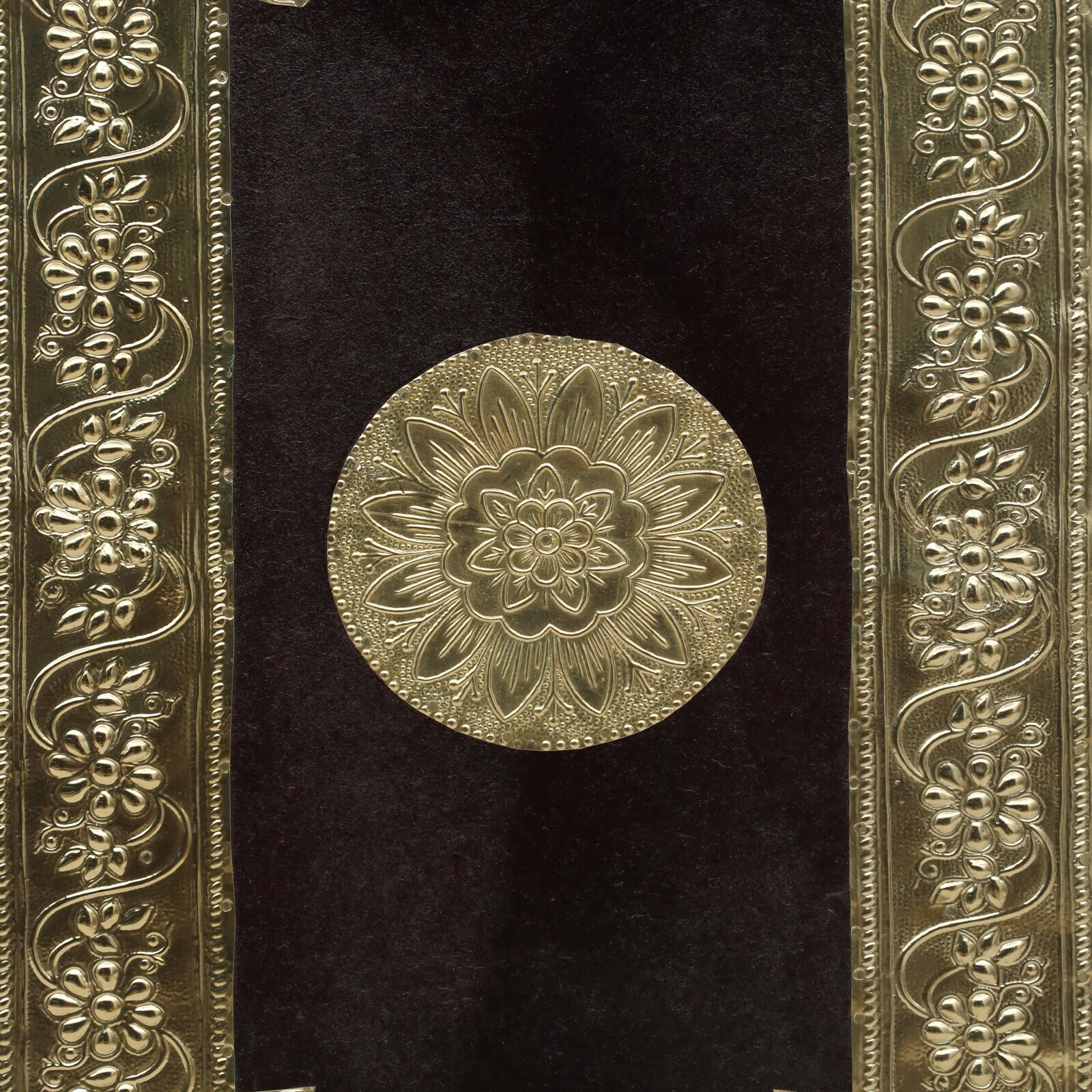 Rohe Mango Wood Side Table In Walnut Finish