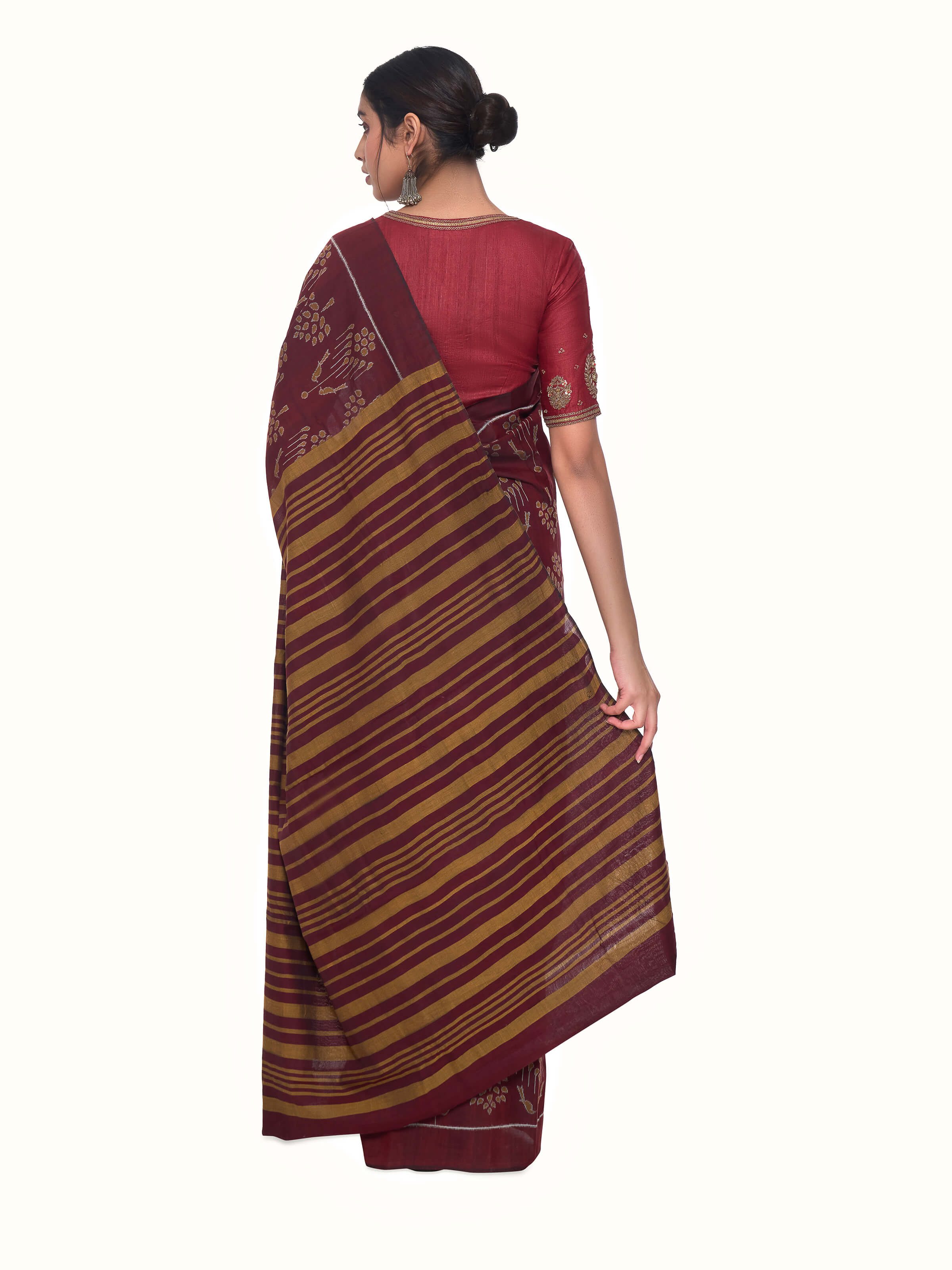 Back view of brown cotton Odisha ikat bandha saree displaying detailed pallu design