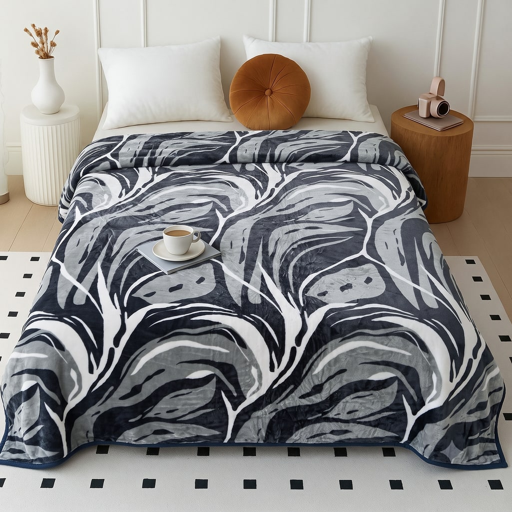Multicolor Abstract Woollen Double Bed Blanket 240 X 220 Cm 350 Gsm