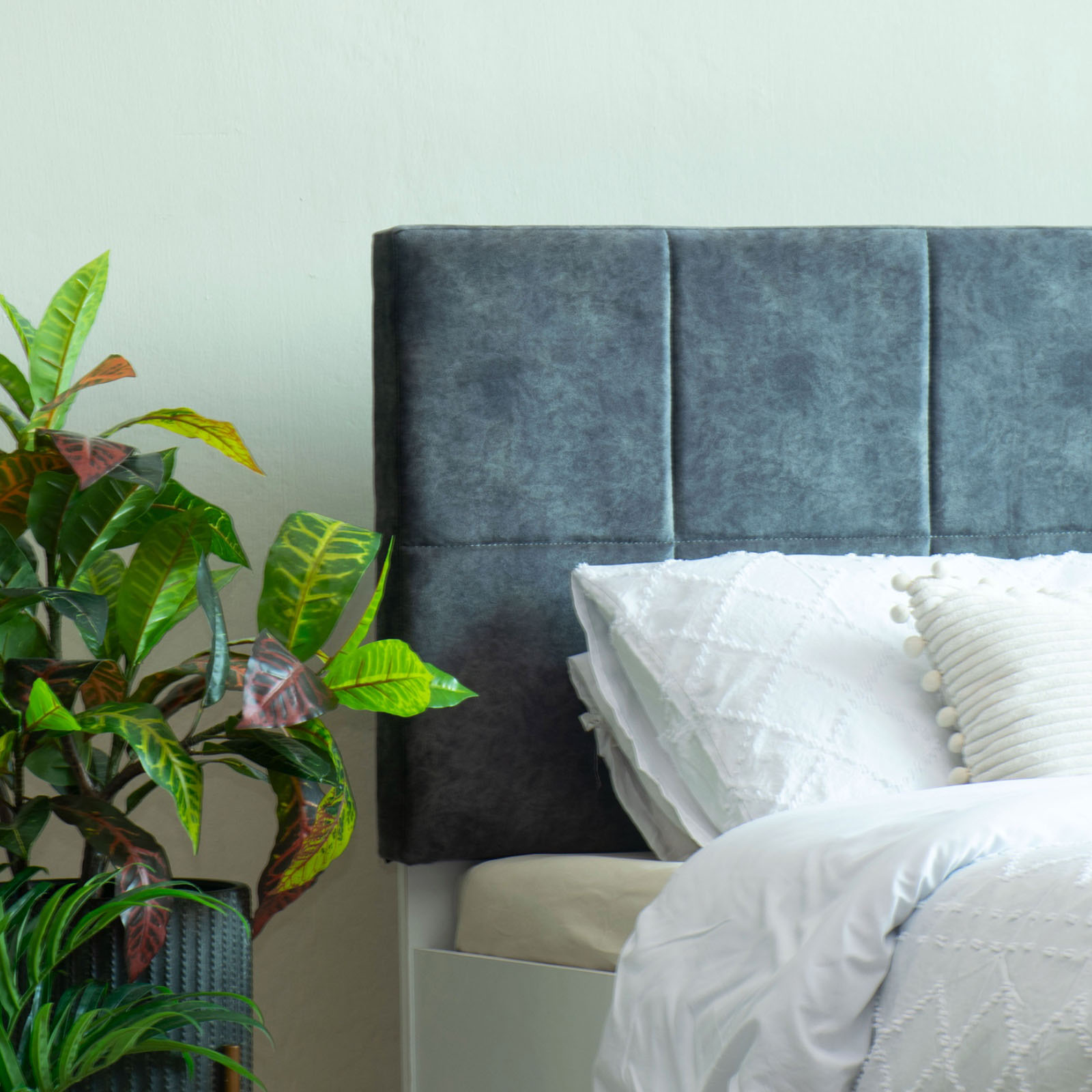 Prana Bed With Premium Leatherette Fabric Box and Half Hydraulic Storage - Queen Bed