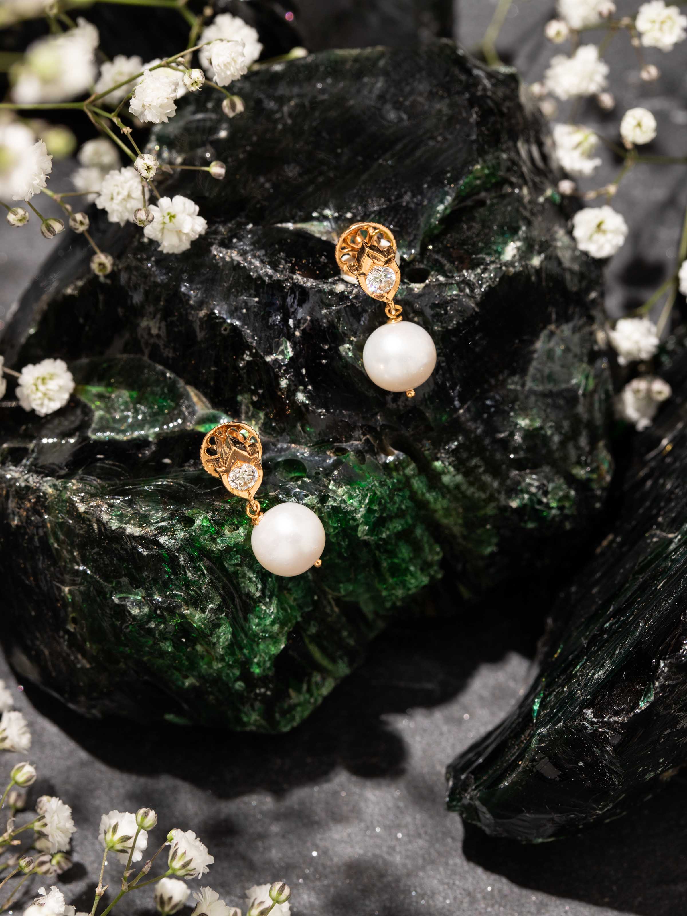 Close-setting 22 Karat Gold Drop Earrings