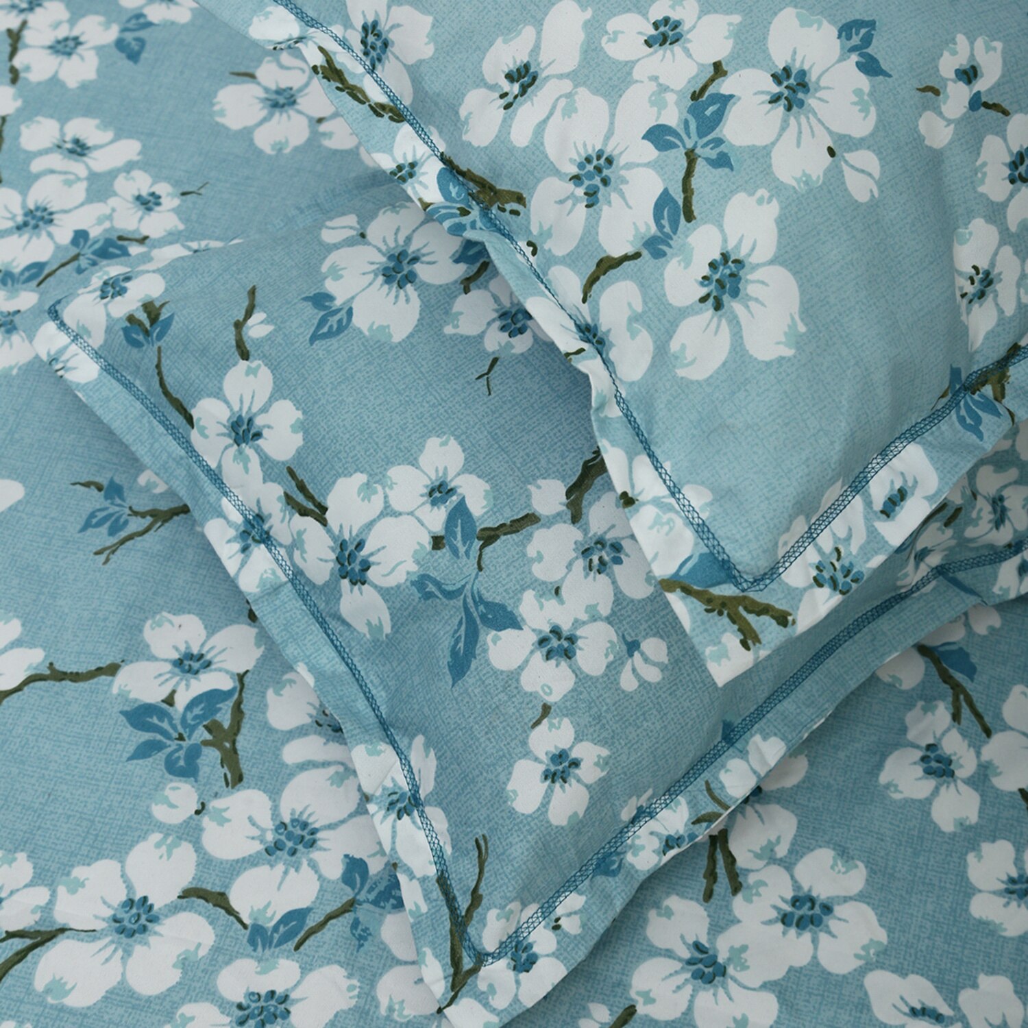 Blue Floral 180 TC Flat 1 Queen  Bedsheet with 2 Pillow Covers