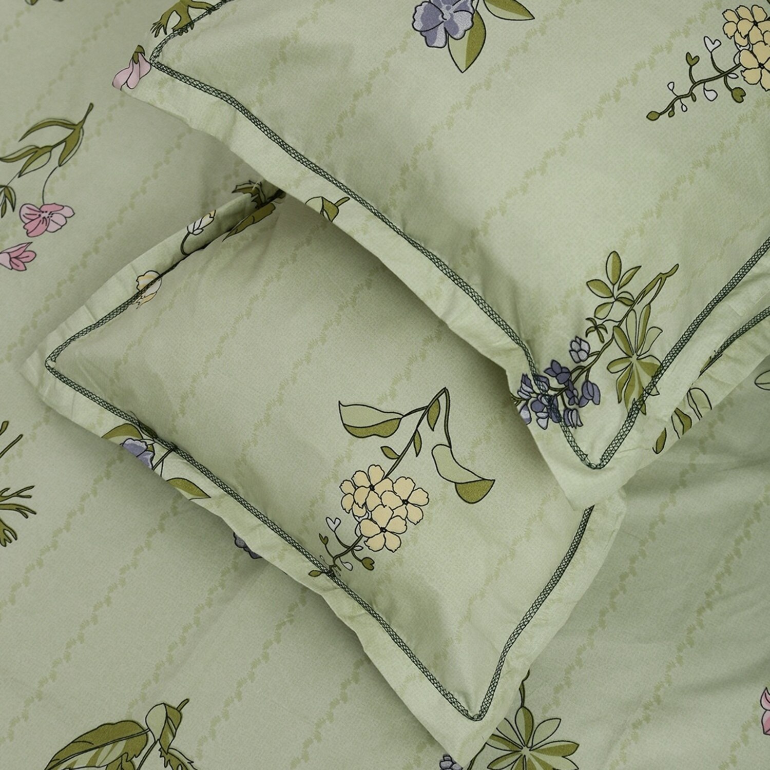Light Green Floral 180 TC Flat 1 Queen  Bedsheet with 2 Pillow Covers