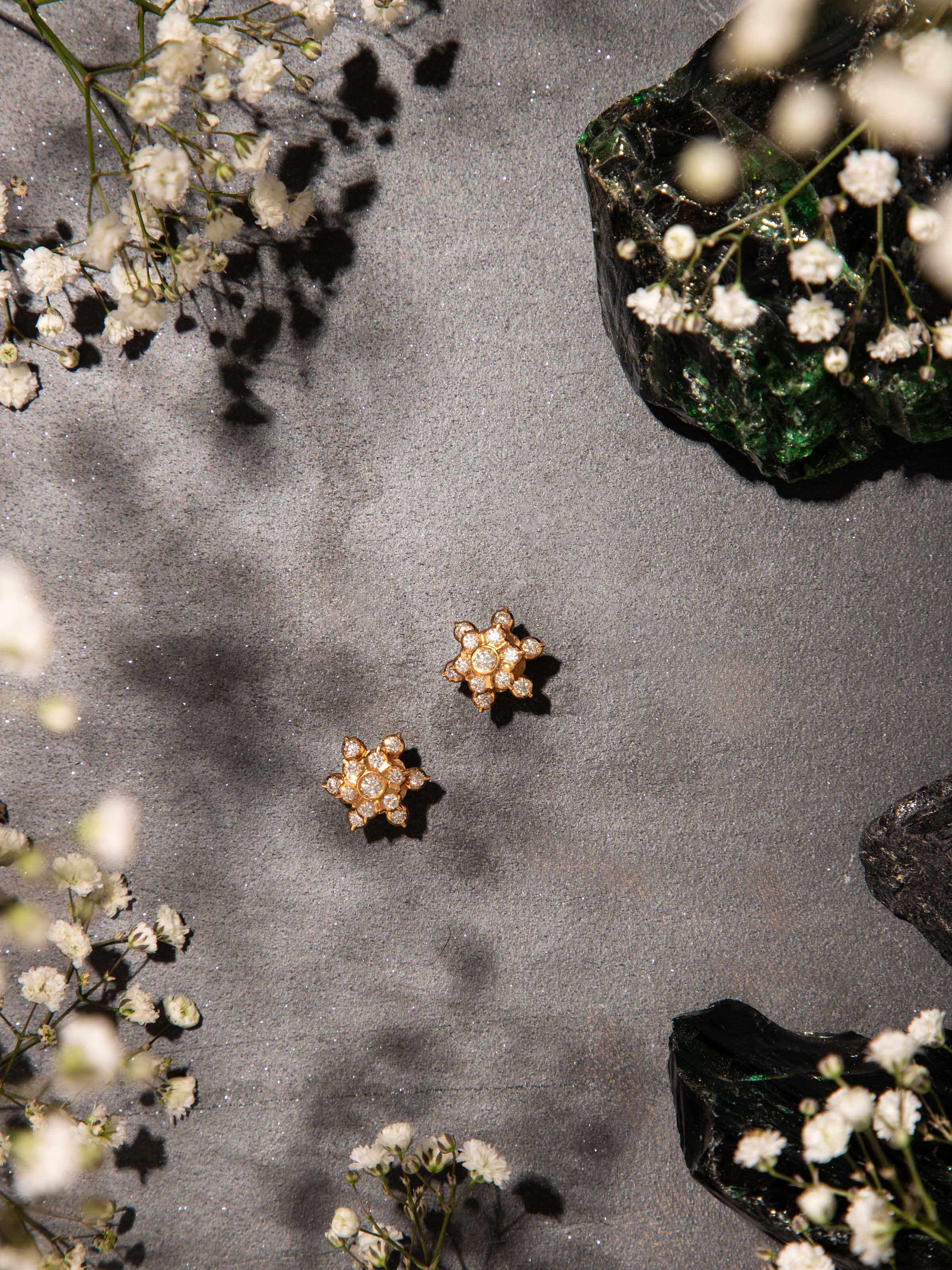 Close-setting 22 Karat Gold Studs