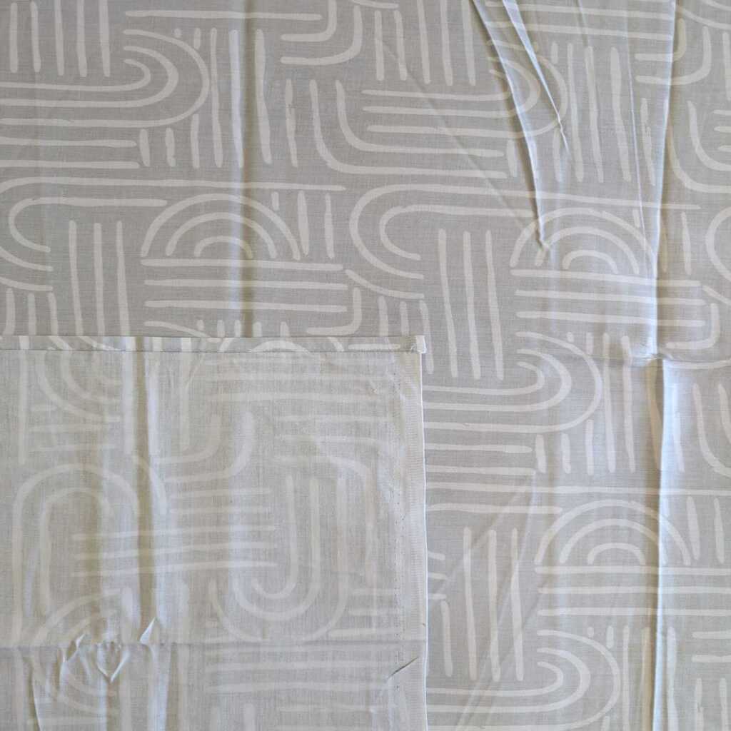 White & Grey Abstract 400 TC Cotton Flat Super King Size Bedsheet With 2 Pilllow Covers