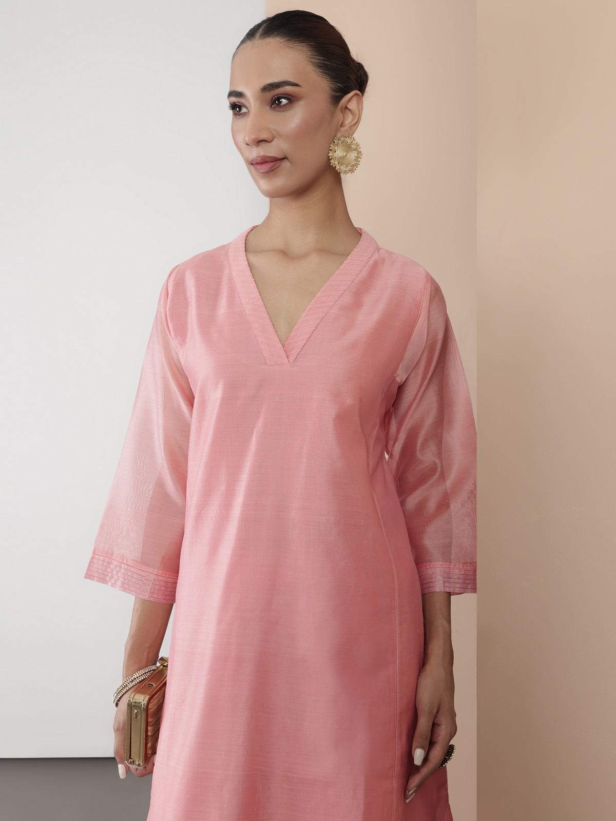 Movement shot of model in pink Chanderi kurta, emphasizing the lightweight and flowy fabric