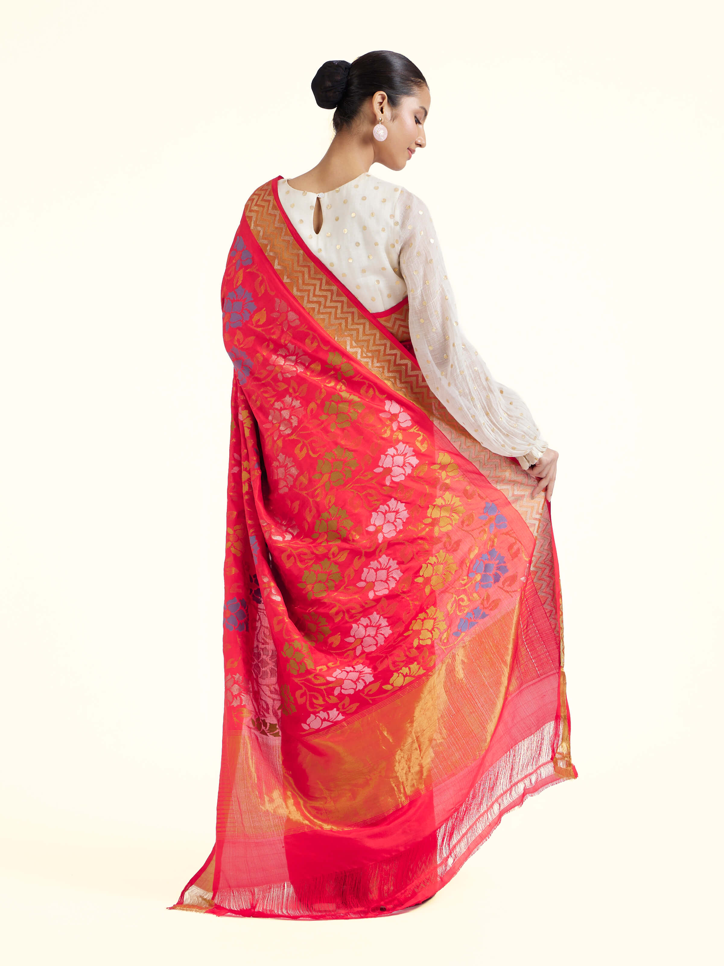 Back view of red mulberry silk Uppada Jamdani saree displaying pallu design
