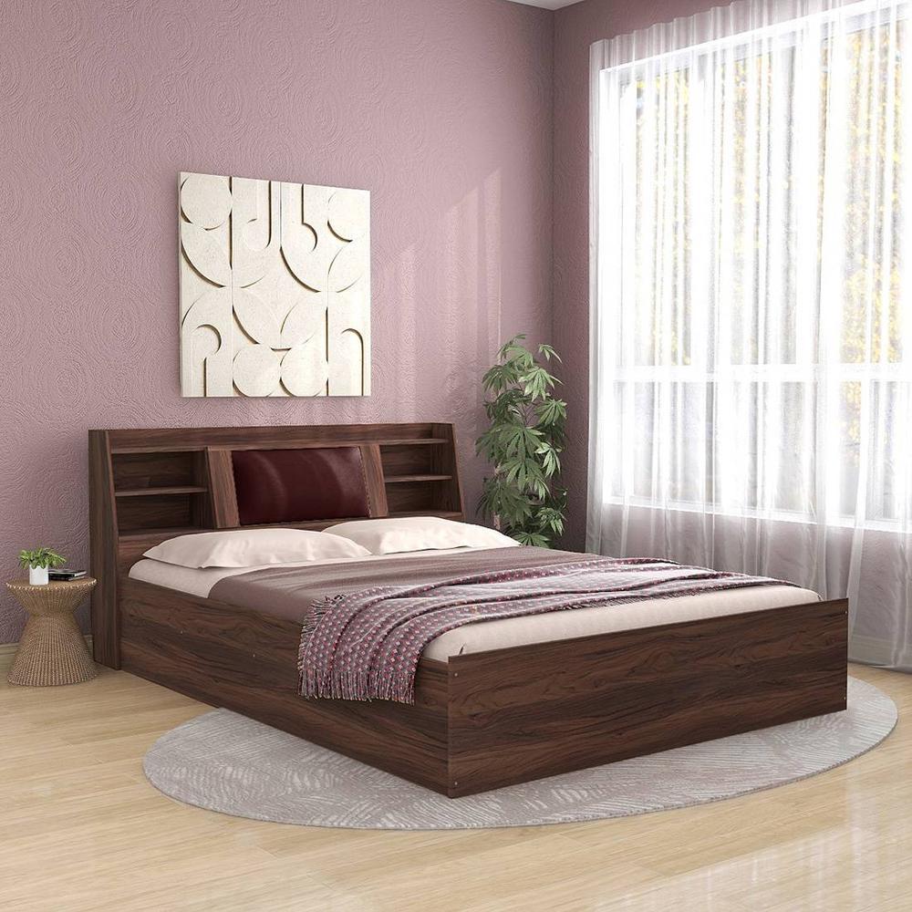Lavish Center Queen Bed Design 3
