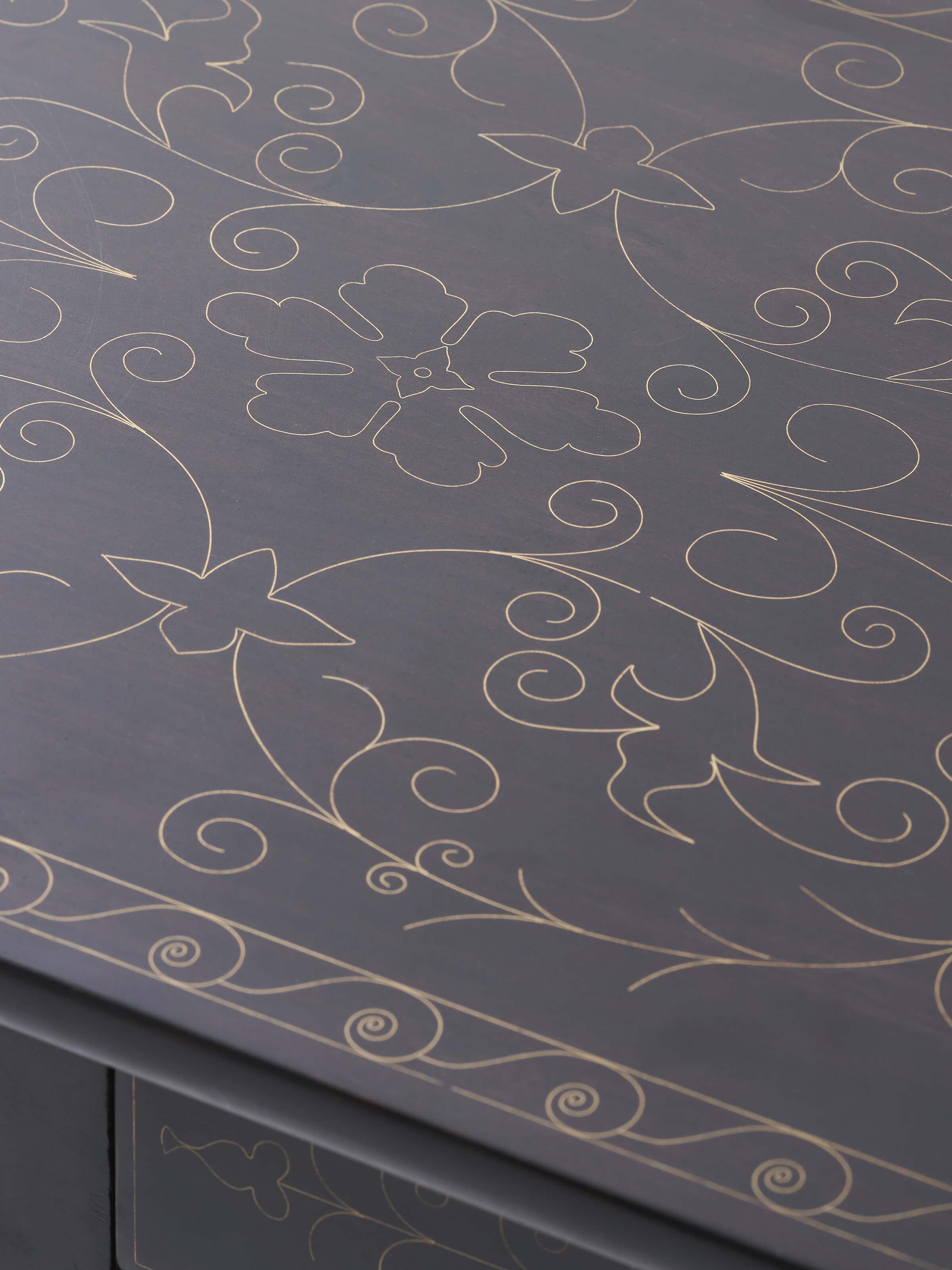 Top view of the Sheesham wood and brass tarkashi console table, showcasing the detailed brass inlay pattern.