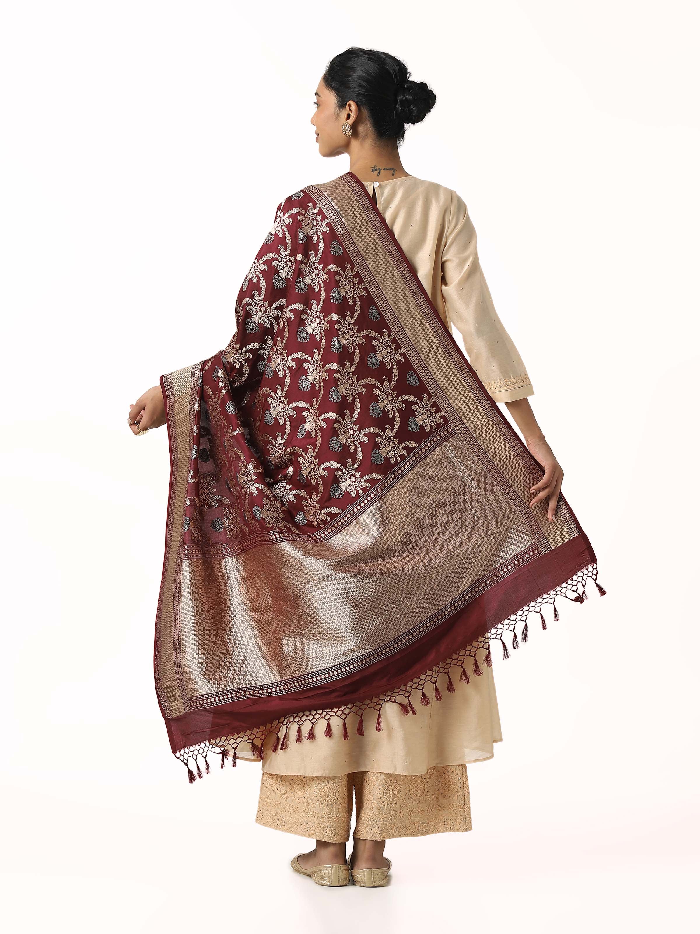 Back view of wine Banarasi silk kadwa jangla handwoven dupatta displaying full design