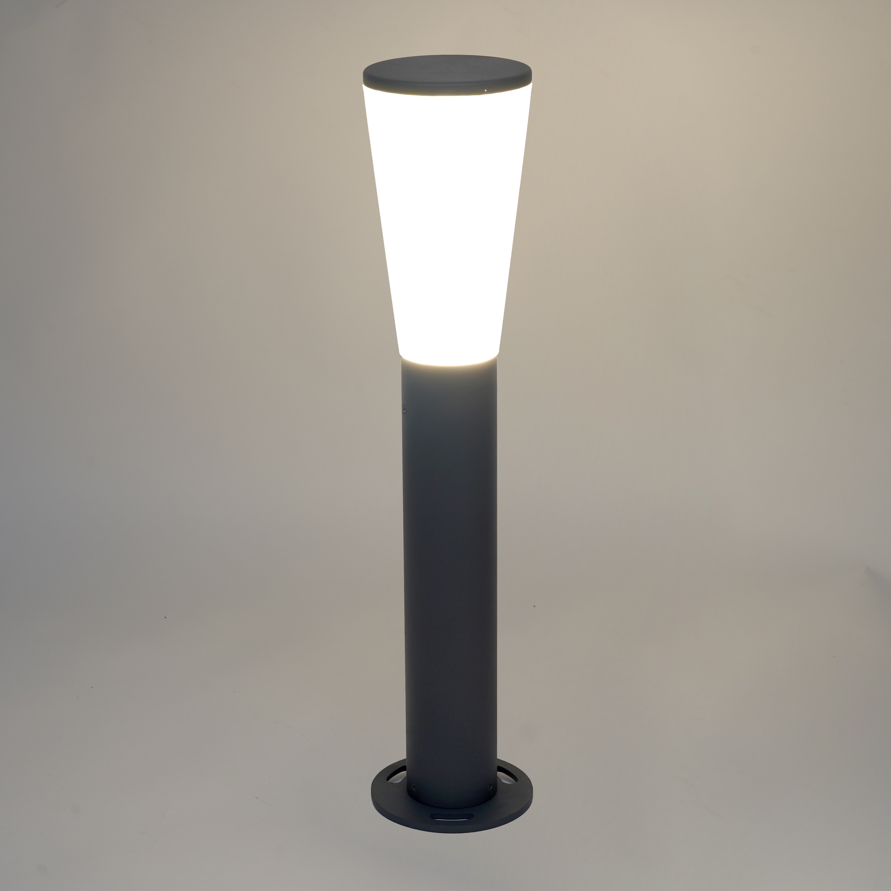 Gada Bollard Outdoor Garden Park Driveway Light In Black & White Finish