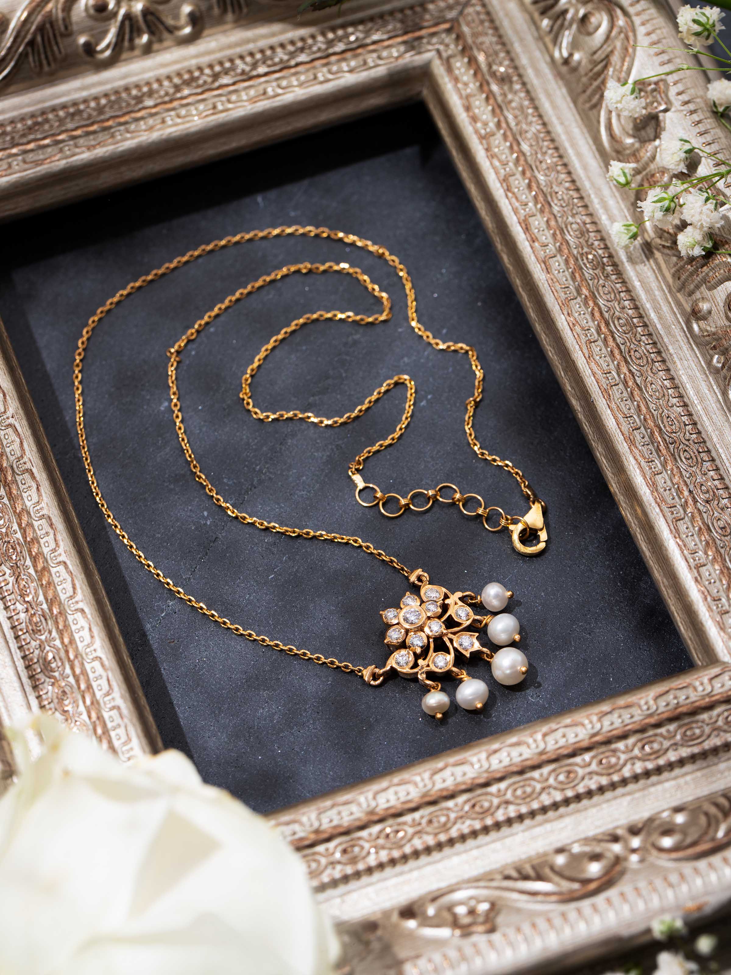 Close-setting 22 Karat Gold Collar Necklace