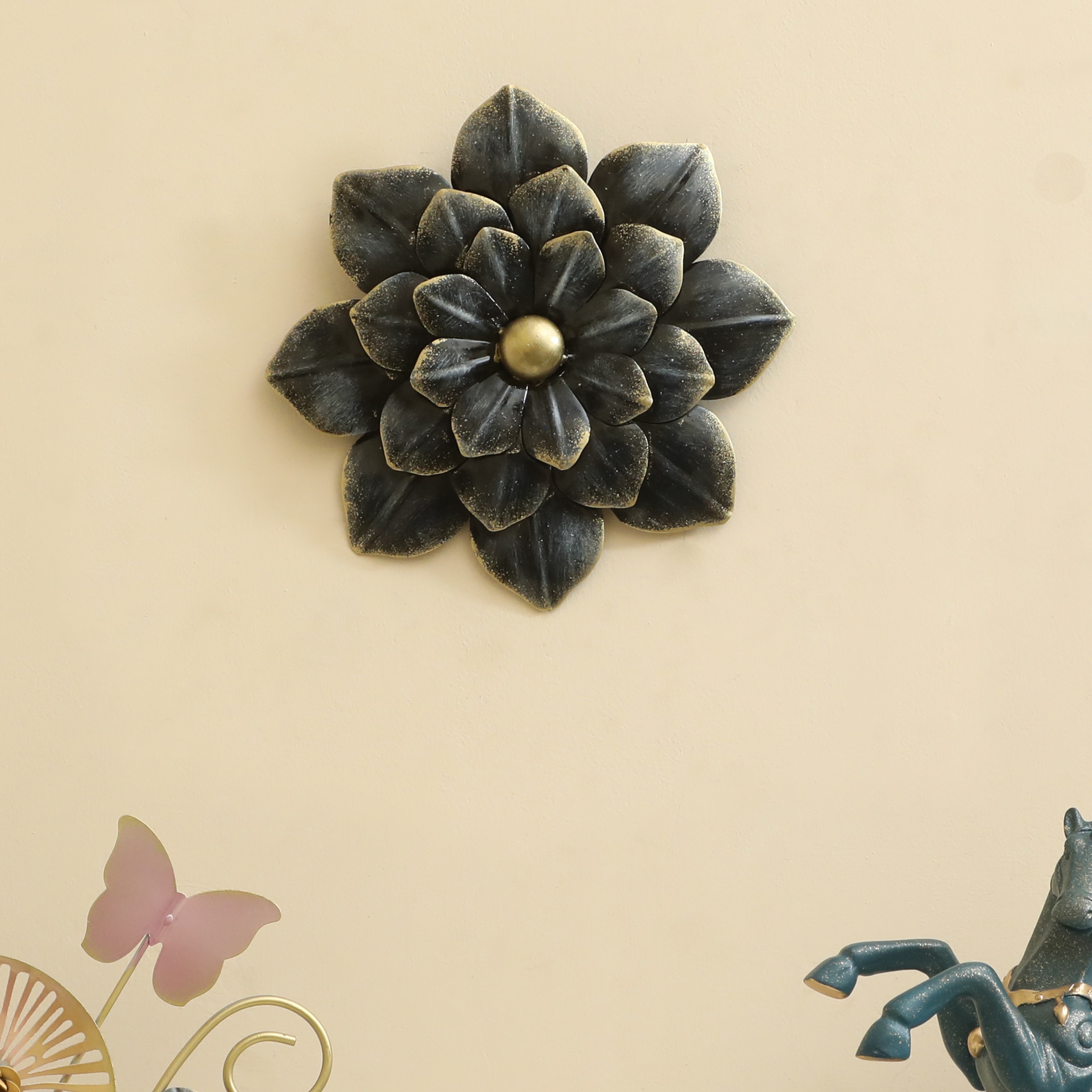 W-Grace Abstract Metal Wall Decor in Multicolor Set of 1 - Vedas Exports