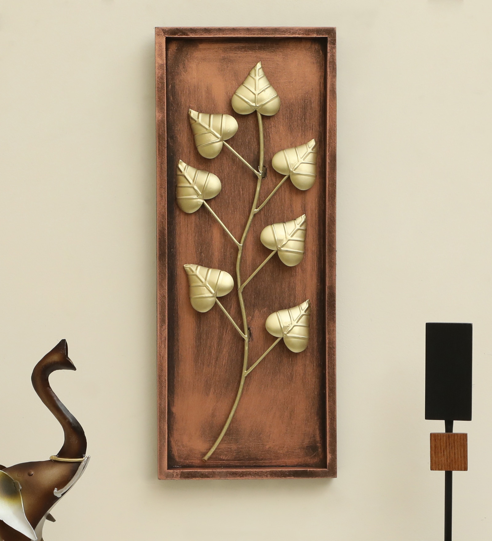W-Holly Abstract Metal Wall Decor in Gold Set of 1 - Vedas Exports