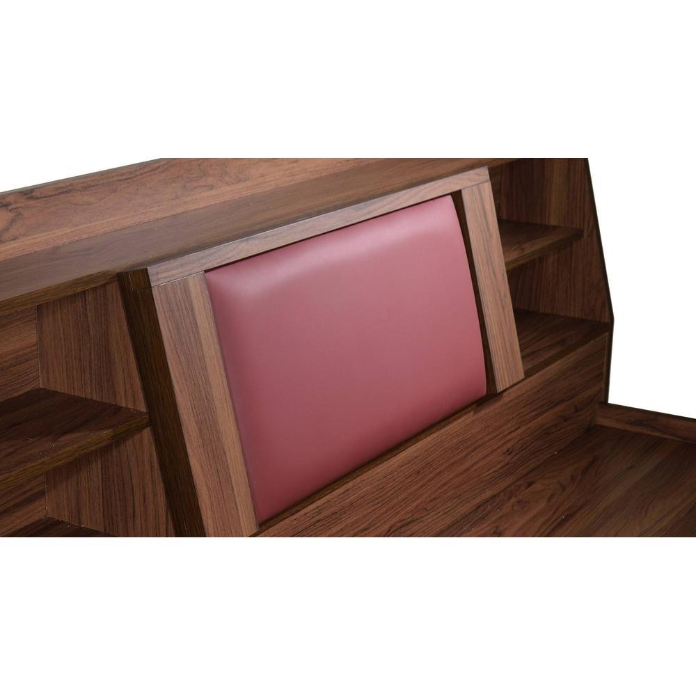 Lavish Center Queen Bed Design 3