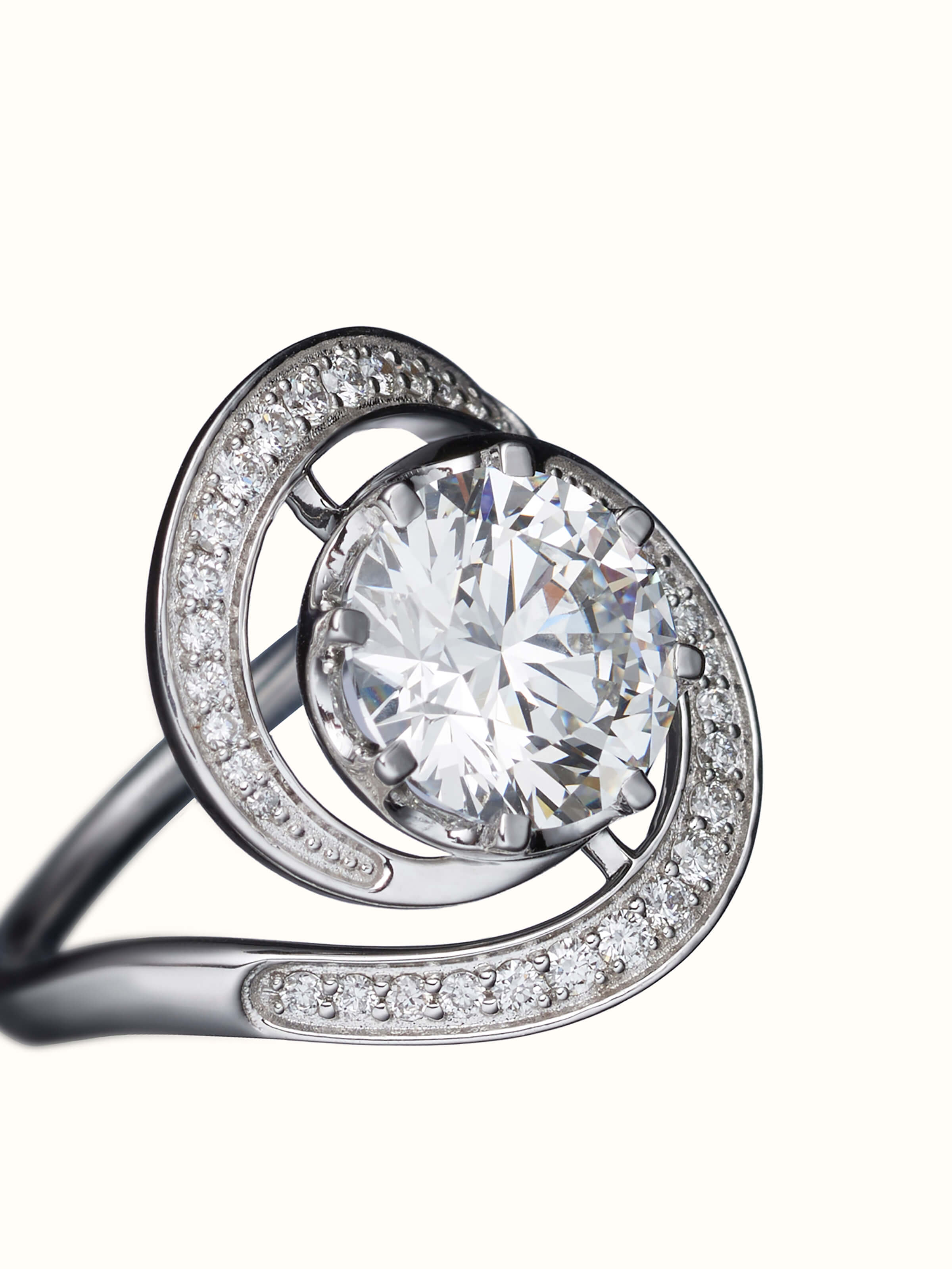 angled view of open setting 14 karat gold ring