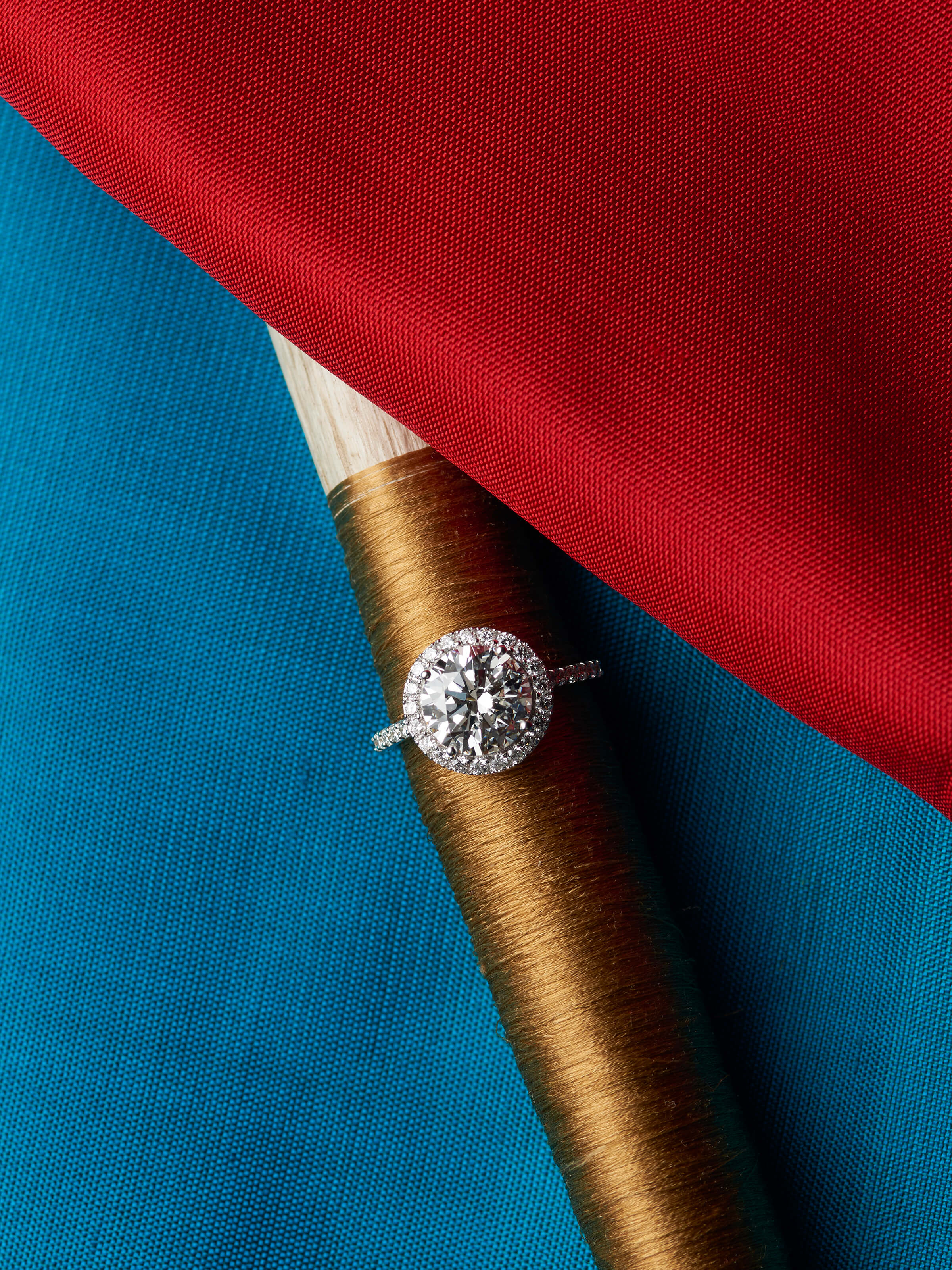 lifestyle view of open setting 14 karat gold ring